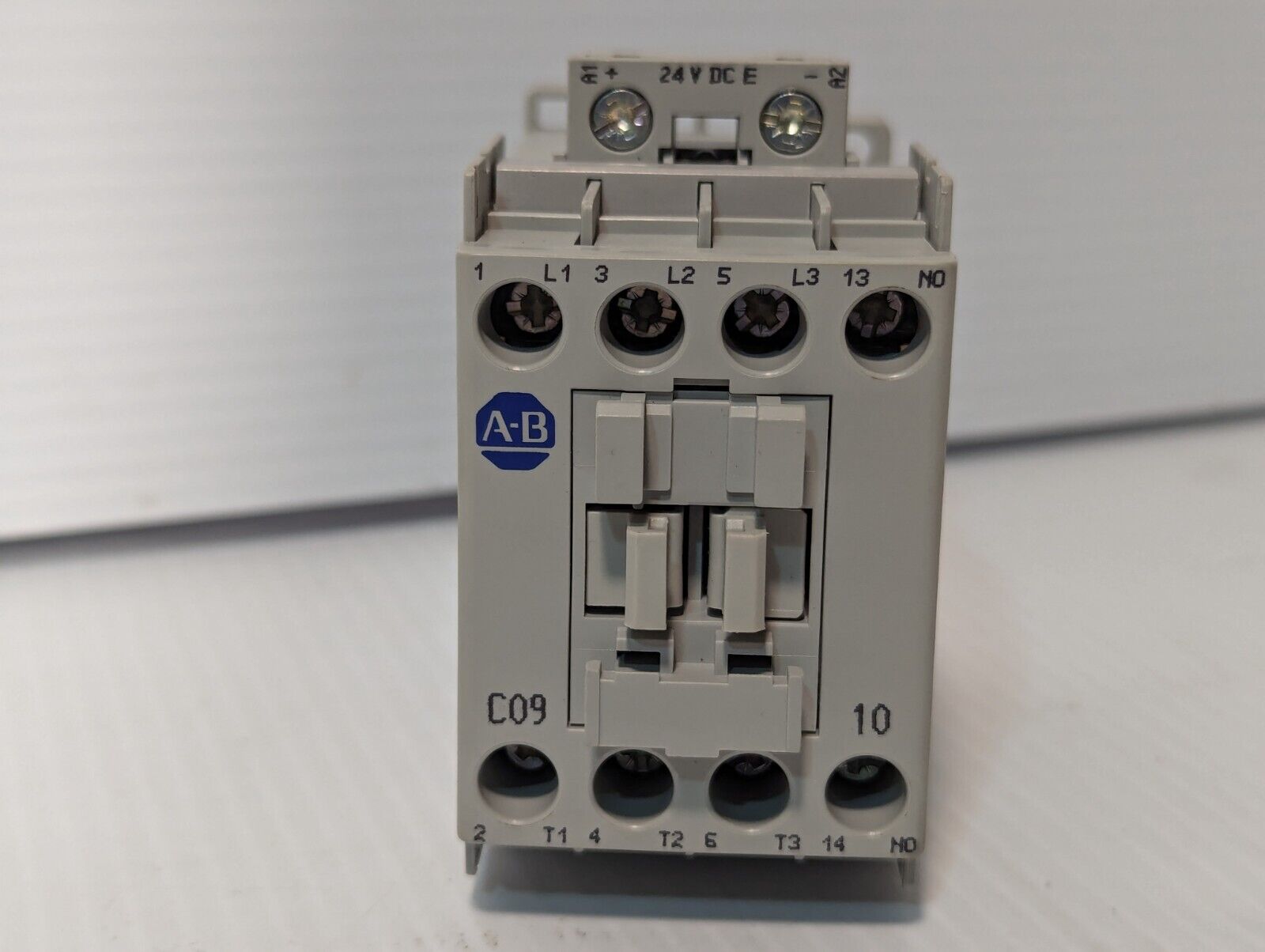 Allen Bradley 100-C09EJ10 IEC Contactor, 24 VDC Coil, 100-C09E*10, New with Box