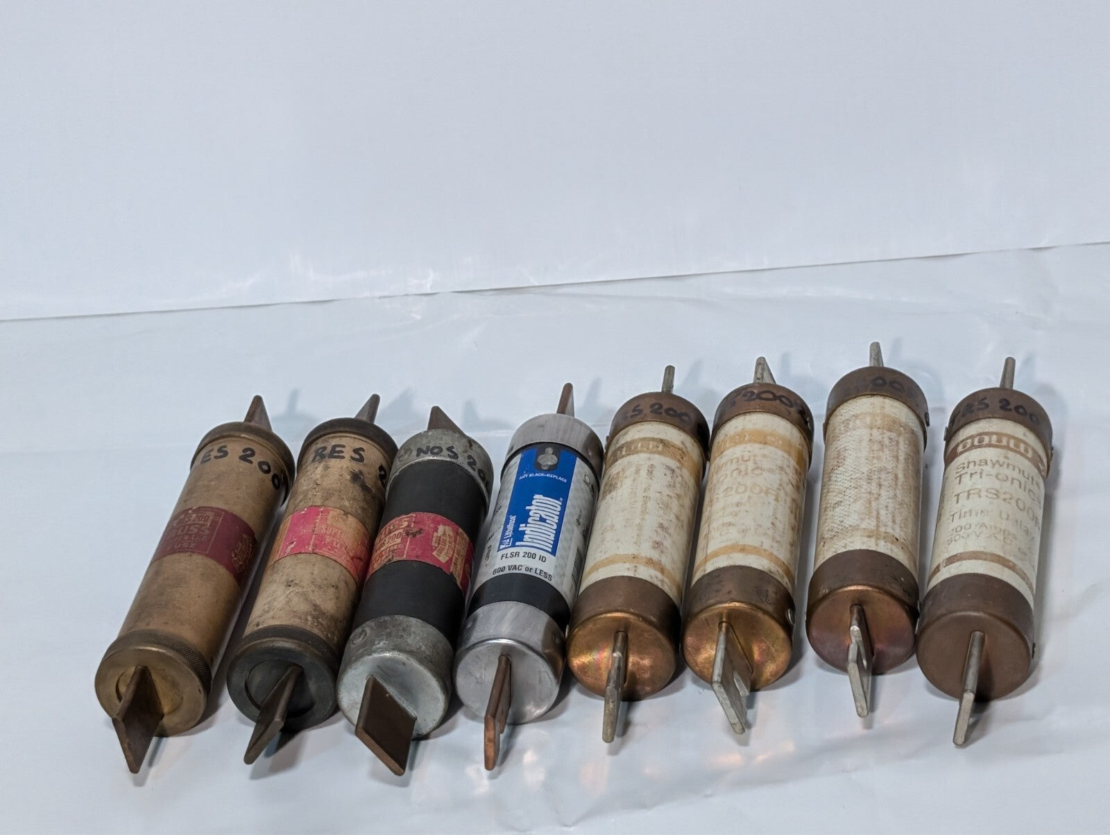 8 Fuses 200 Amp Gould Shawmut TRS200R Littelfuse FLSR 200 ID Buss NOS 200 RES200