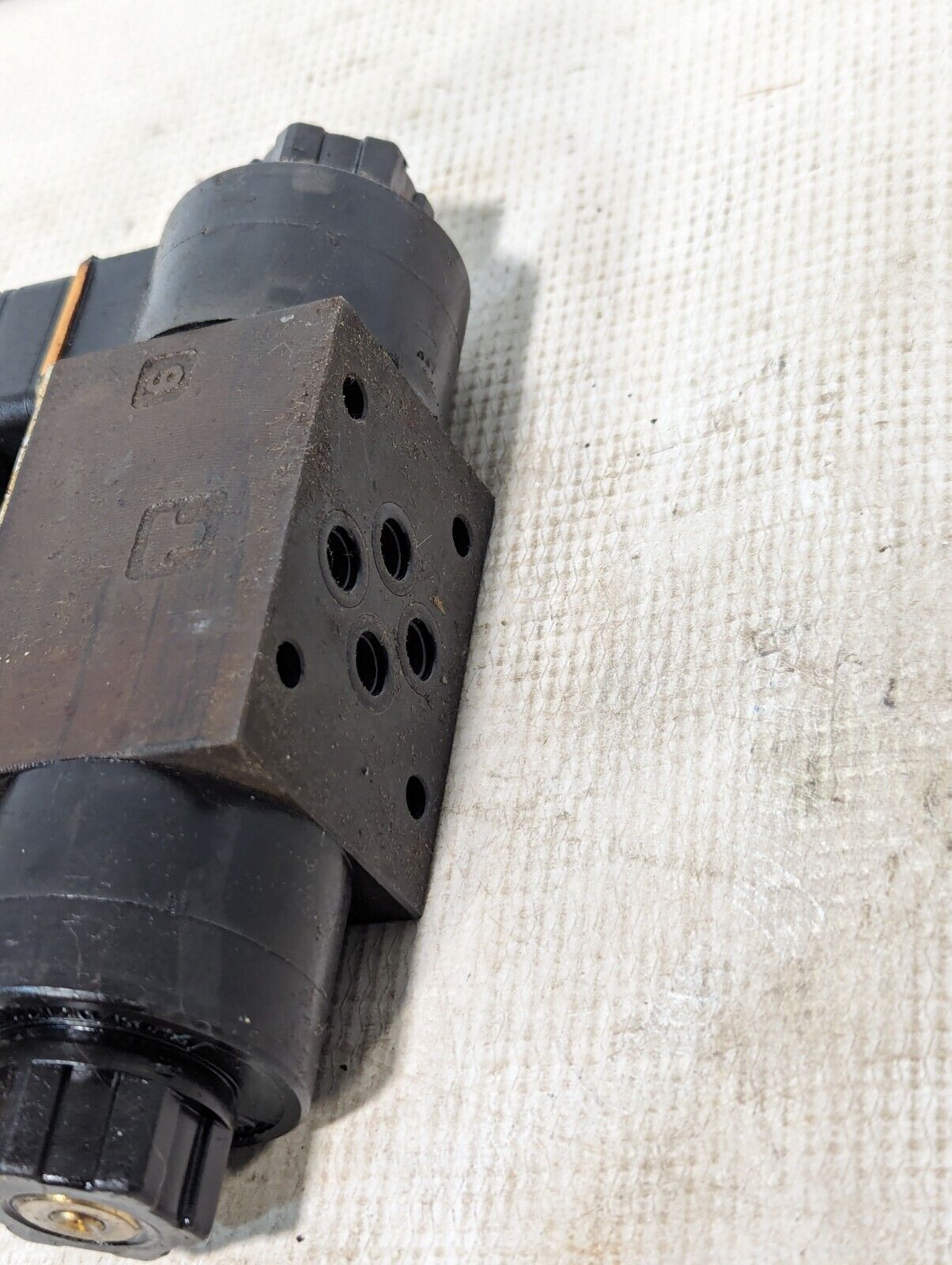 Nachi SLD-G01-E3X-01-11 Solenoid Operated Directional Control Valve - Free Ship