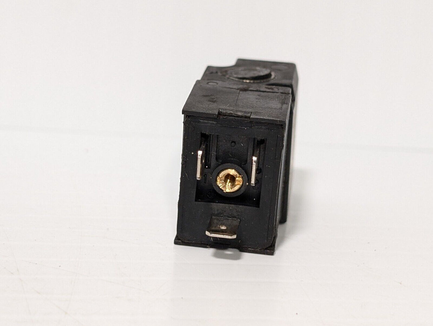 SMC VT307-1D-01-F Solenoid Valve Coil, 2 Bolt, 26V, 100VAC 50/60Hz, DC21-26V