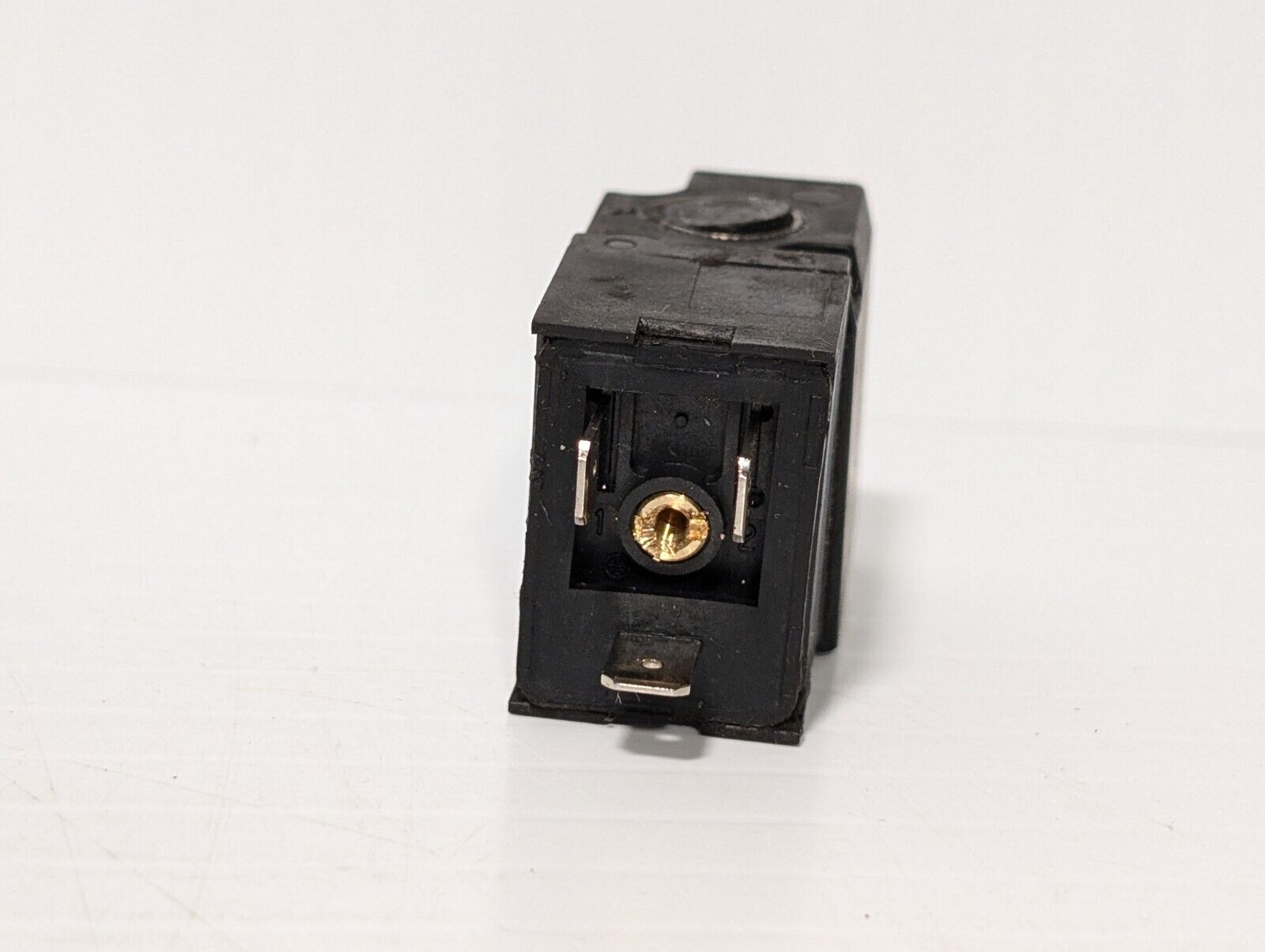SMC VT307-1D-01-F Solenoid Valve Coil, 2 Bolt, 26V, 100VAC 50/60Hz, DC21-26V