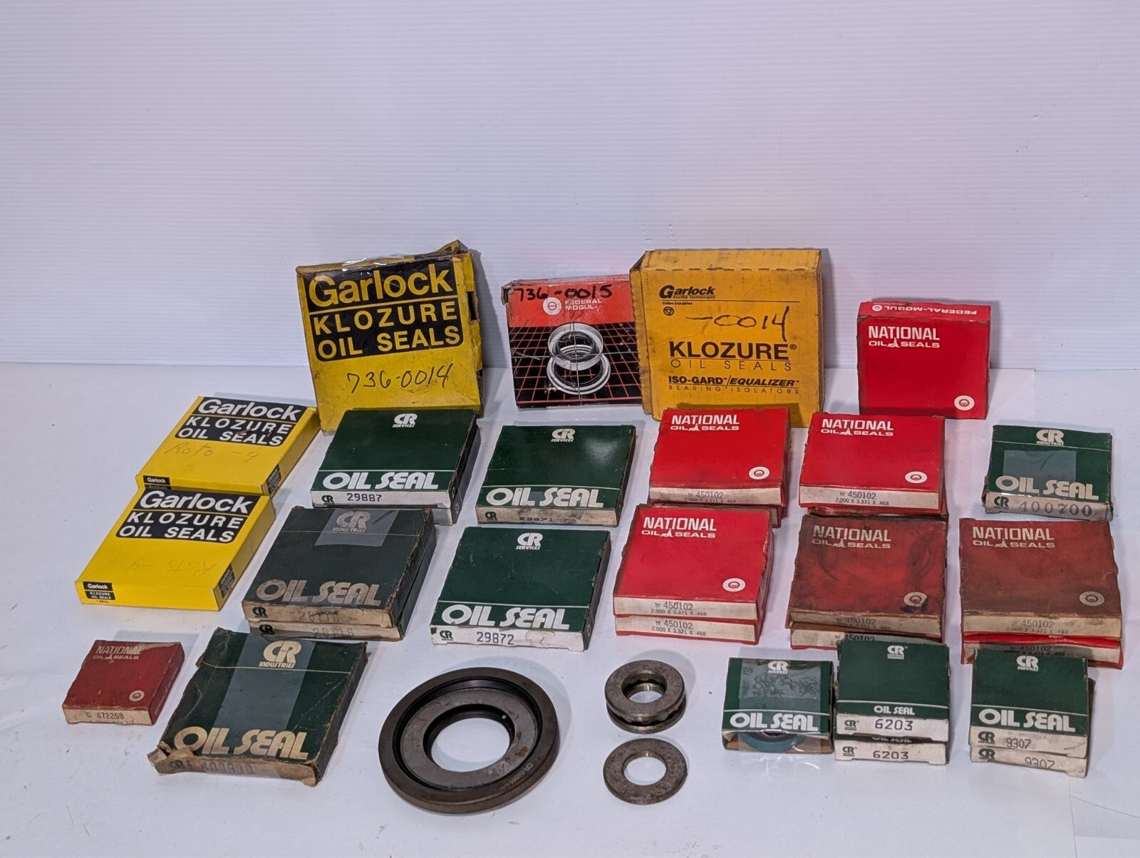 (31) Assorted Oil Seals, Garlock Klozure, National Seals, CR Services