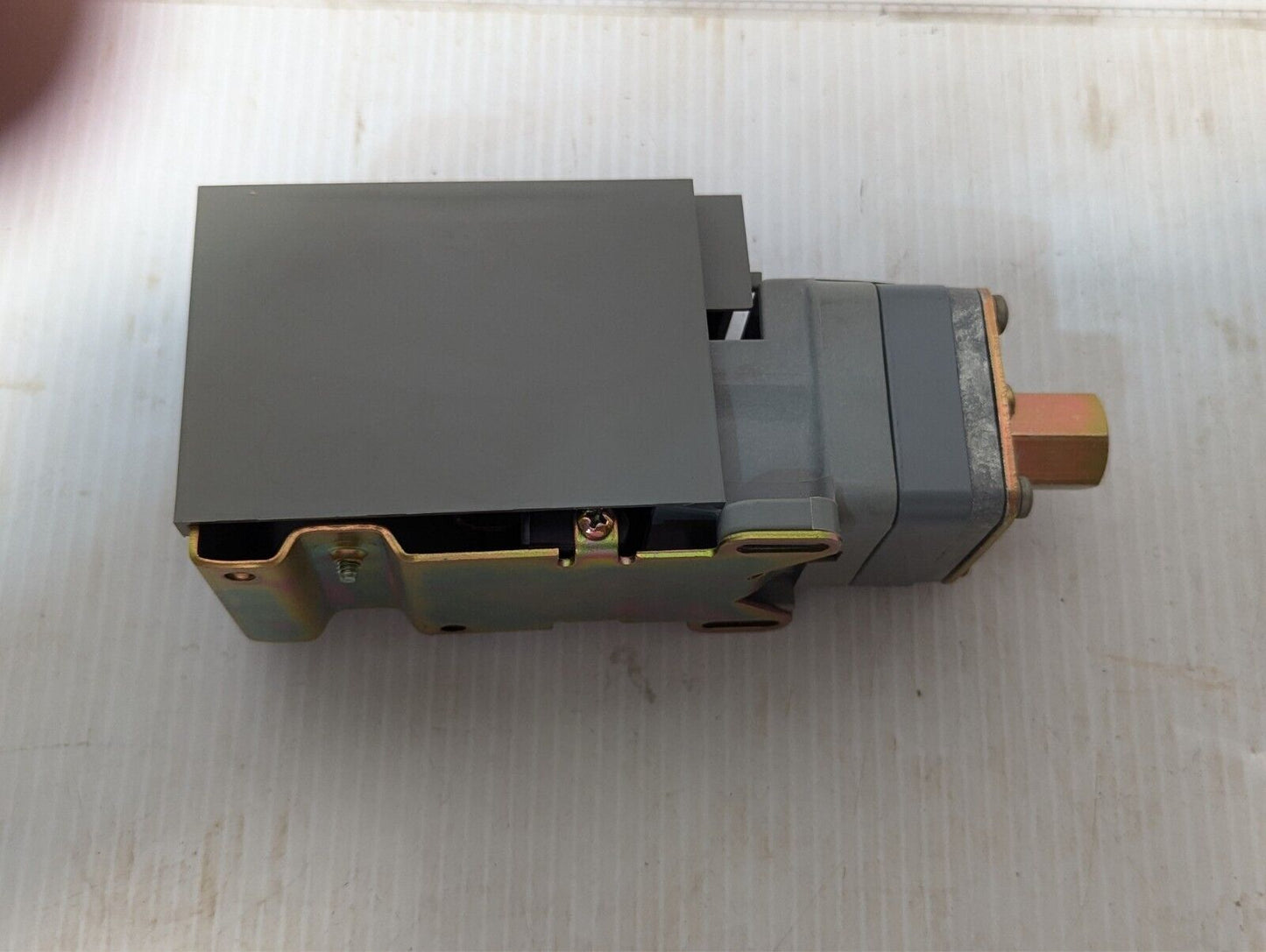 Square D 9012 GNG-5 Industrial Pressure Switch RNG 3-150 - Free Shipping+Returns