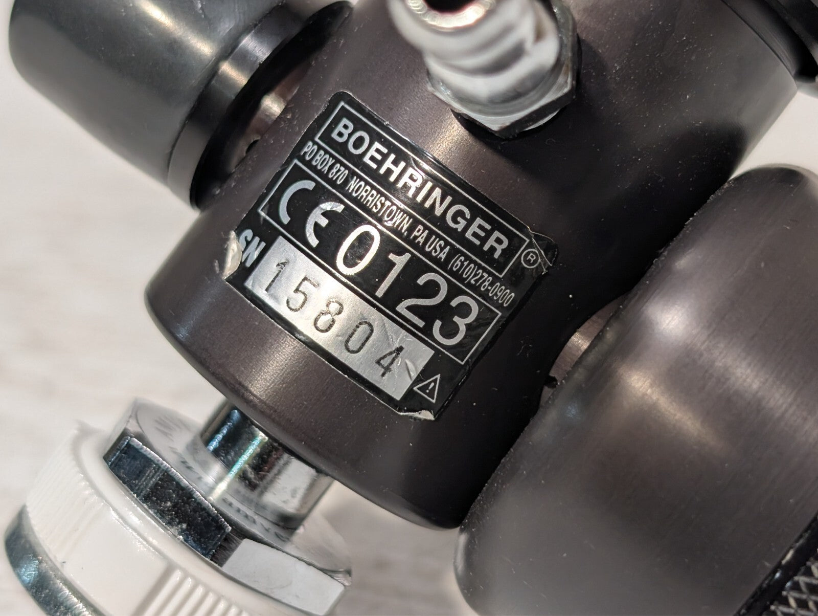 (1) Boehringer 3704 Platinum Series Intermitting Suction Regulator (0-200mm)