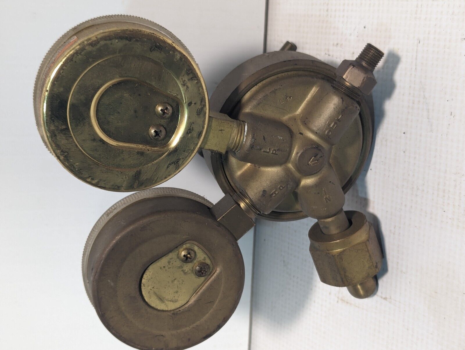Unbranded Oxygen Regulator With 4000 PSI and 60 PSI Gauges - Free Shipping