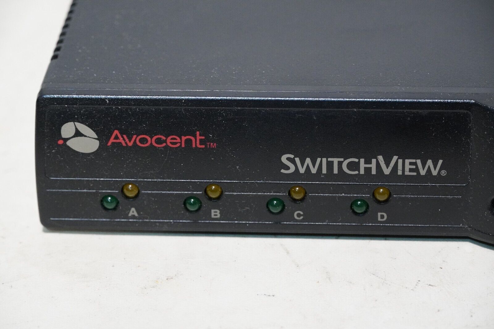 Avocent Switchview 520-195-507 4-Port KVM Switch Box PS/2 VGA, no power supply