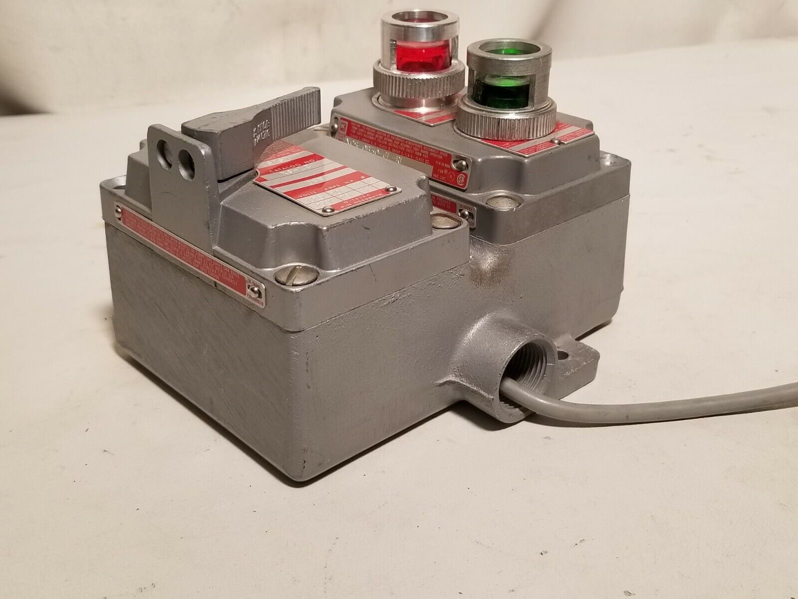 Killark SWB-11 w/ XCS-0B30-GL-RL, XS-1C for hazardous locations, aluminum alloy
