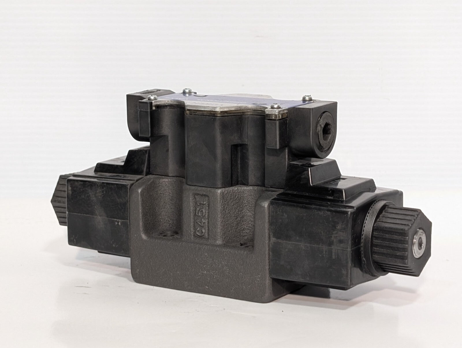 Yuken DSG-03-3C4-A120-5090 Directional Hydraulic Solenoid Valve