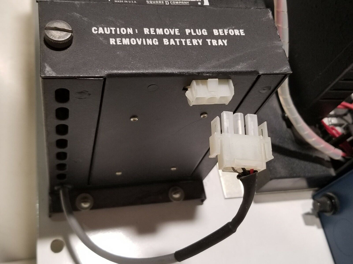 Square D SY/MAX 8020-SCP-311 model 300 processor with power supply and modules