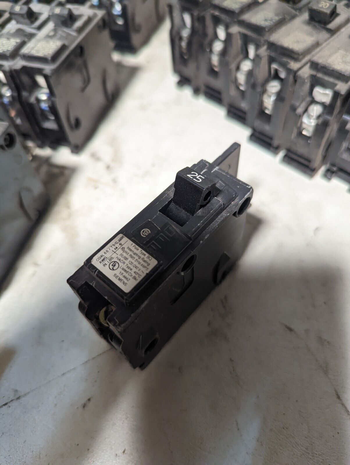75+ Siemens/ITE/Gould BQ style circuit breakers, 56 x BQ1B015, 19 x BQ1B020, +