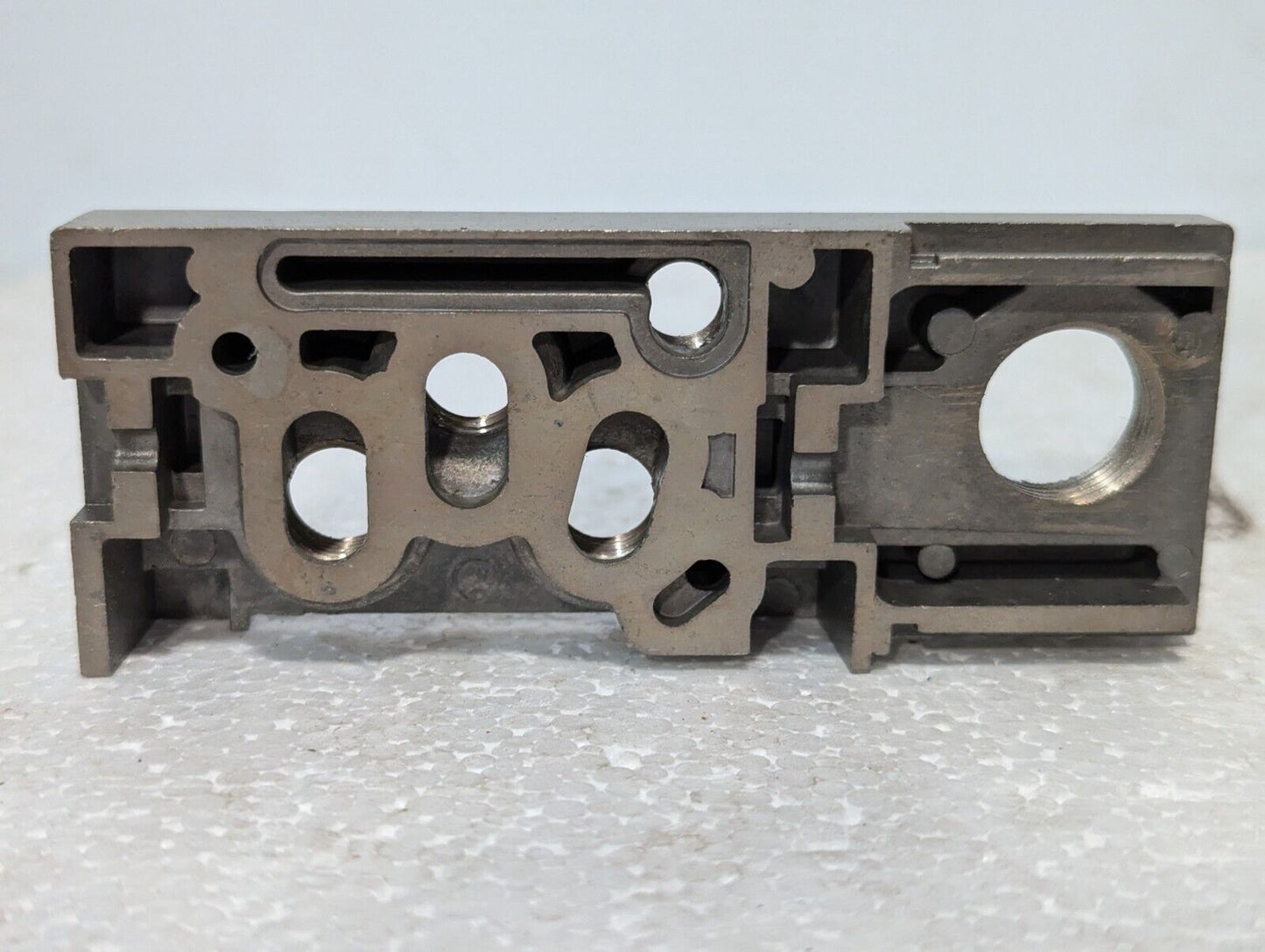 SMC Pneumatics ME202LR Manifold End Plate Kit NVSP4016 - Free Shipping