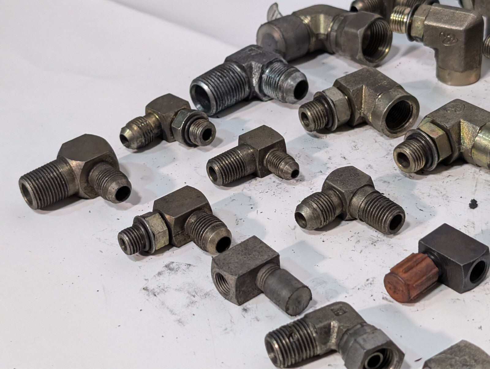 (225) Assorted 90 Degree Elbow Fitting and Adapters Male Female