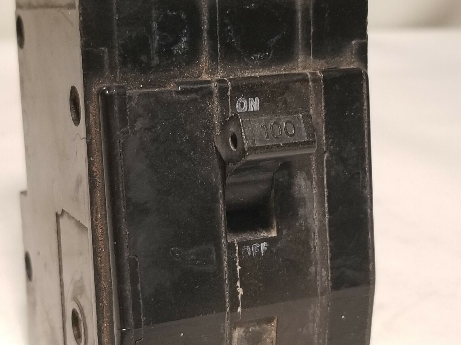 Square D Q13100, QI3100 100-Amp 3 Pole Circuit Breaker 100A 3P 240V