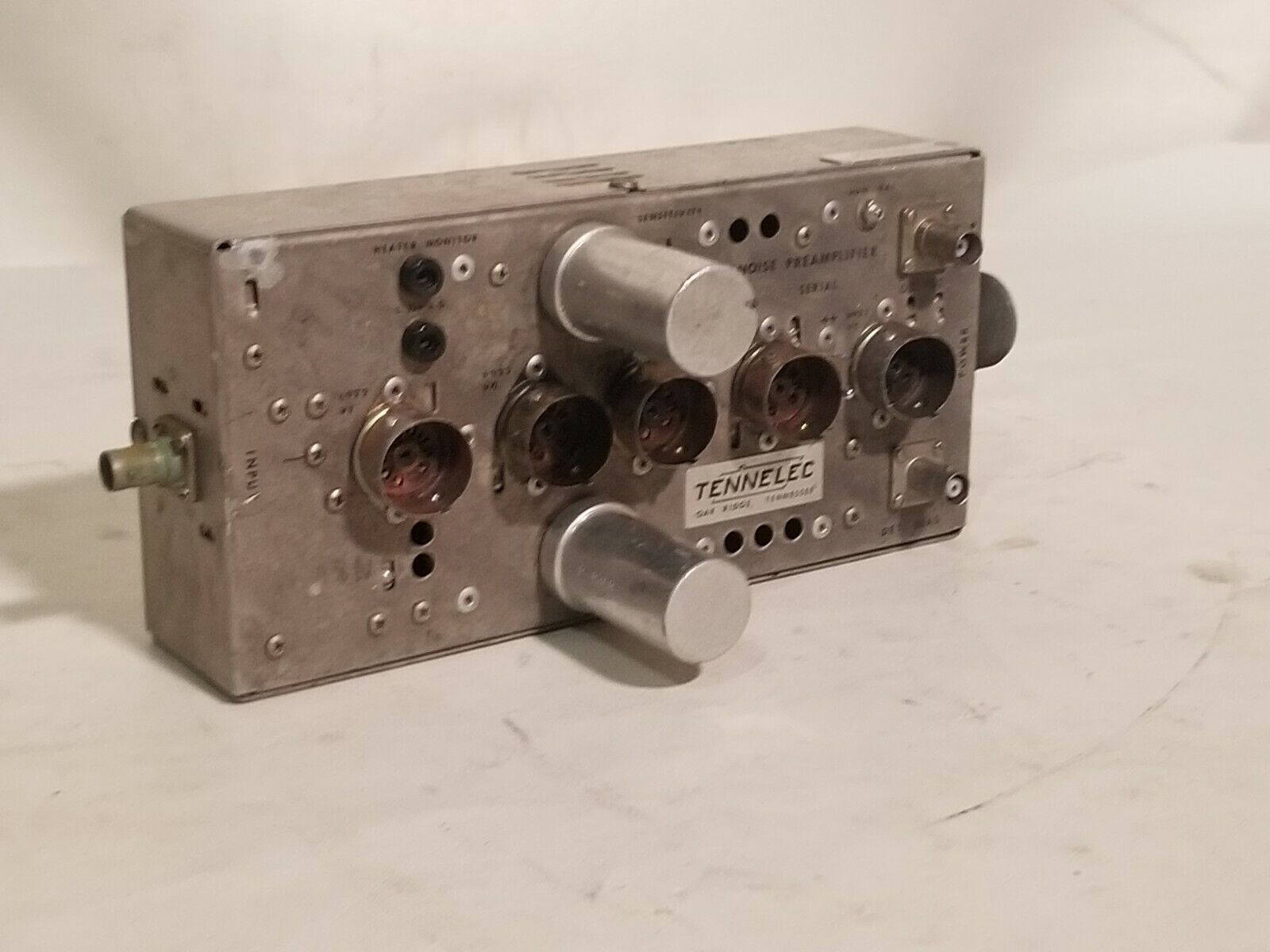 Tennelec 100B low-noise preamplifier