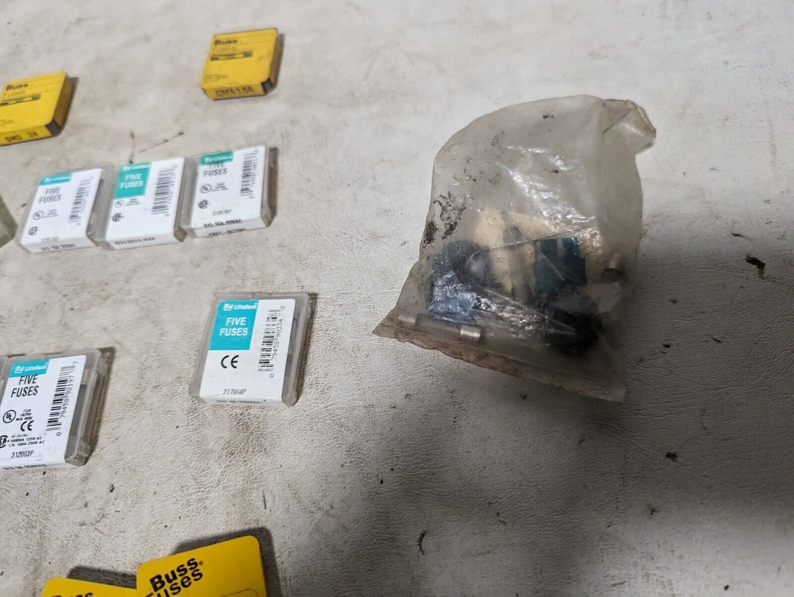Lot of 100+ fuses: AGC10, AGC15, AGC3, GDB-16A, GMD-3A, 312003P, GMA-500MA, and 