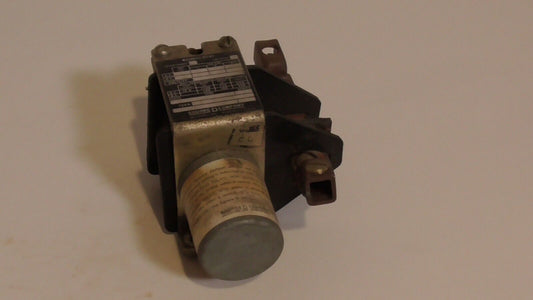 Square D Magnetic Relay 9055 A0-120R A Coil 750C10G2 