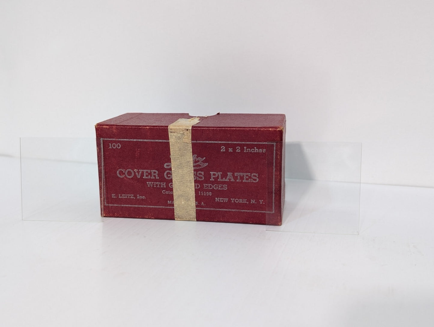 [100] E. Leitz New York Cover Glass Plates with Ground Edges 2 x 2 Inches in Box