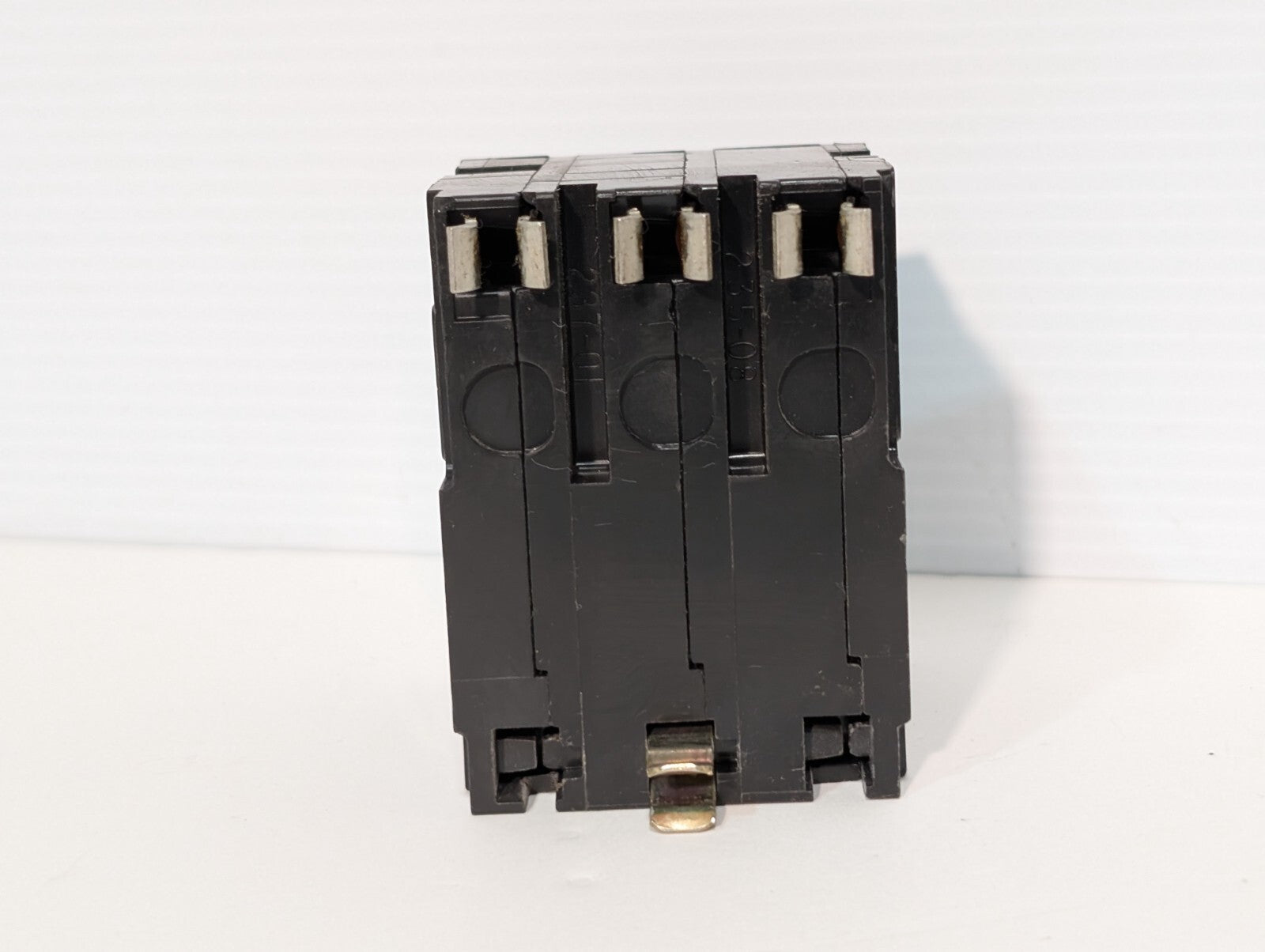 Square D QO315 Molded Case Circuit Breaker, 15A, 240V, 3-Pole, 3-Phase, Plug-In