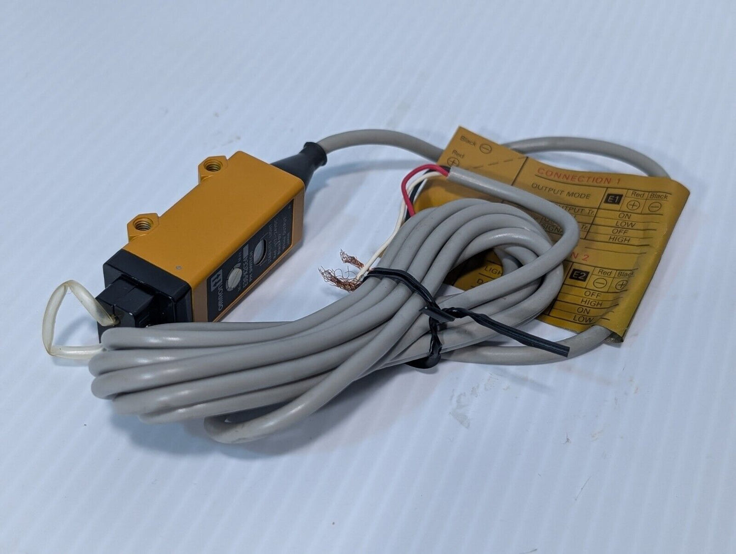 Omron E3S-X2CE4 Photoelectric Switch Sensor 12-24V DC - Free Shipping