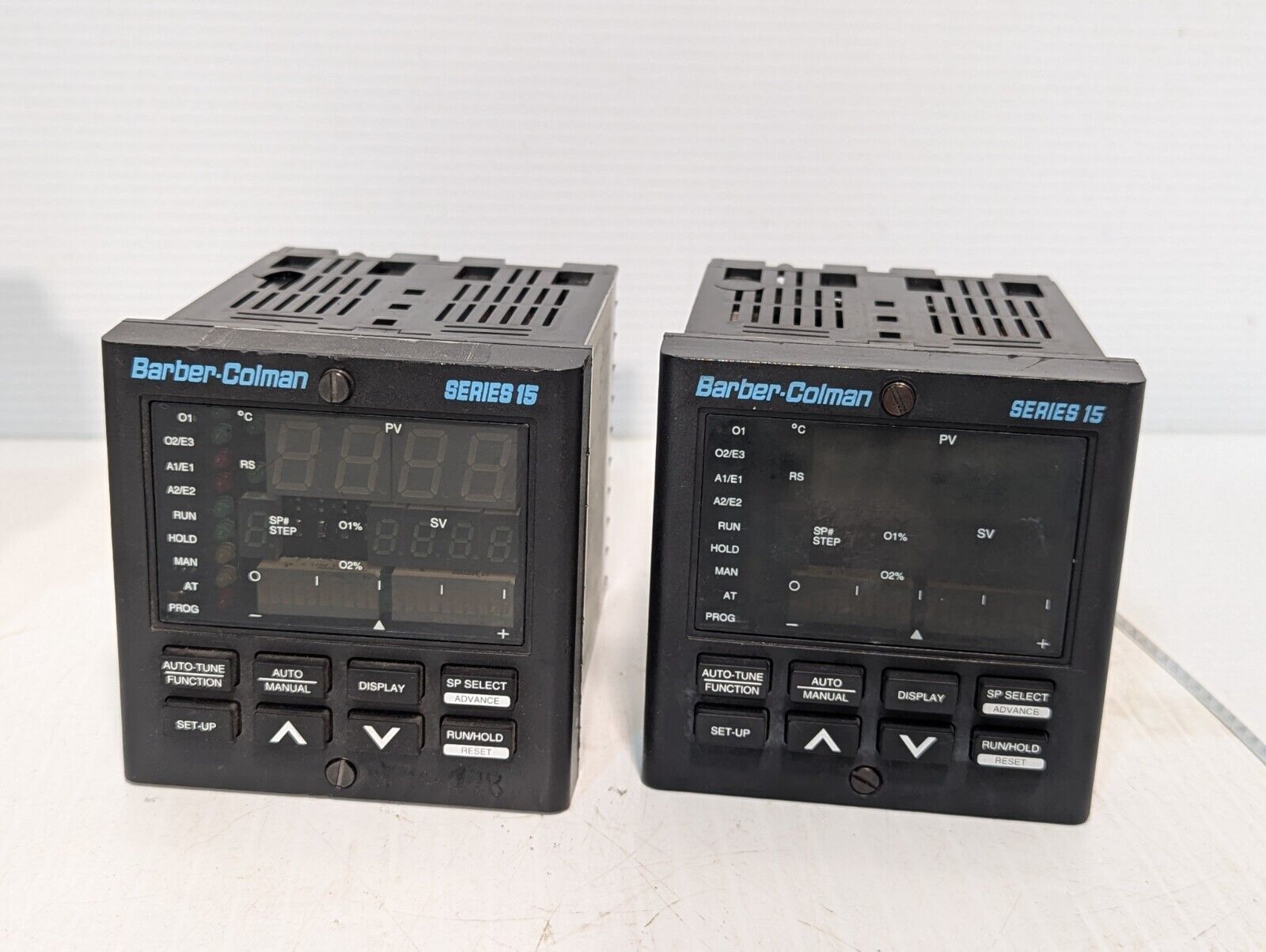 Barber-Colman 15QR-0JF01-010-2-00 Digital Temperature Controller - Free Shipping