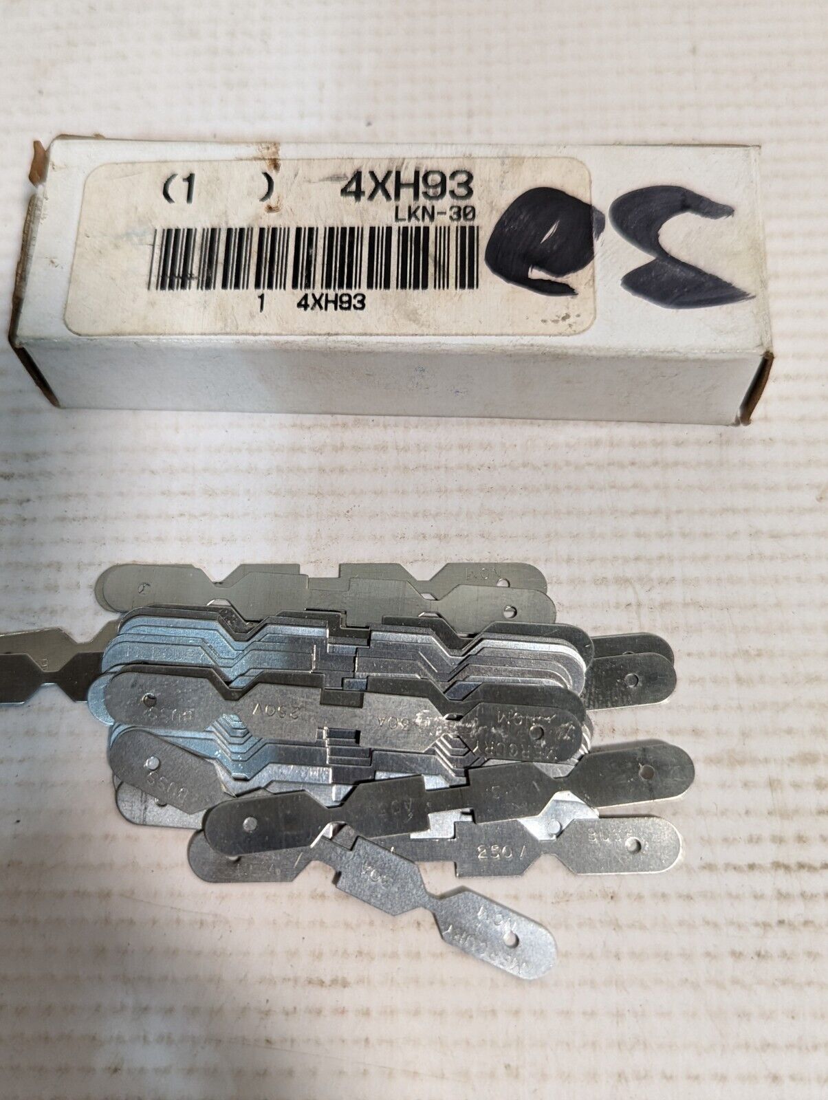 Large lot of Bussmann renewable fuses and links as pictured, REN3, REN30, REN60