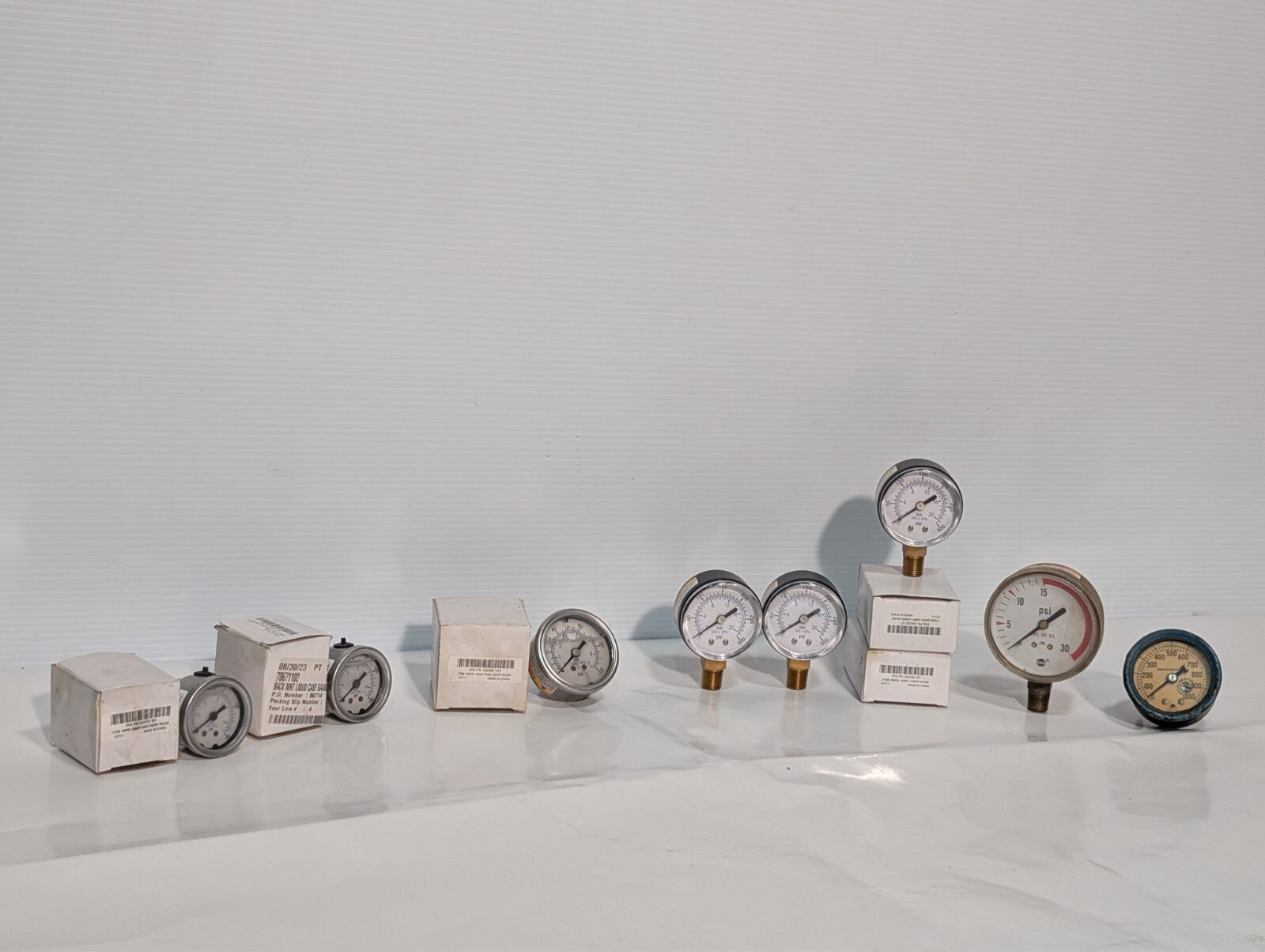 (8) WorkSmart Liquid Pressure Gauges WS-PE_GAGE-27 WS-PE-GAGE-80 WS-PE-GAGE-101