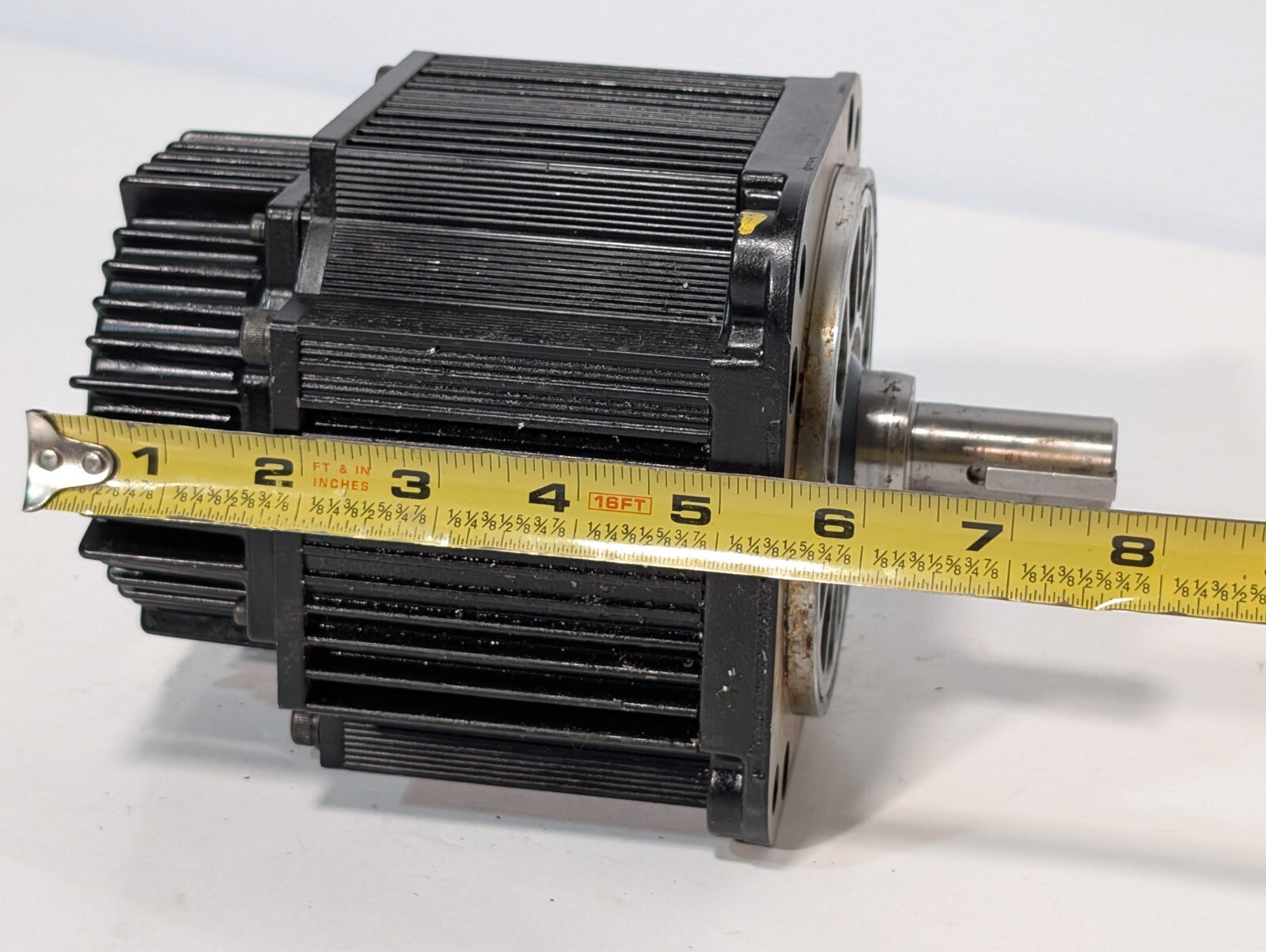 Yaskawa SGMG-05A2AB AC Servo Motor 450W 1500RPM 3.8A 200V Continuous
