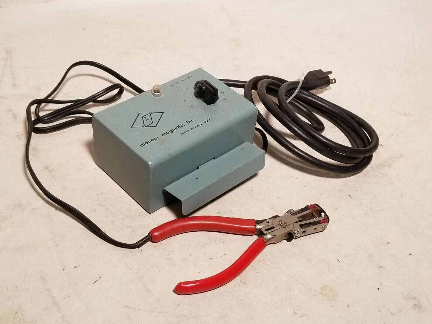 Pioneer Magnetics PM1056 PM 1056 thermal wire stripper with clamp, 110VAC, 10W