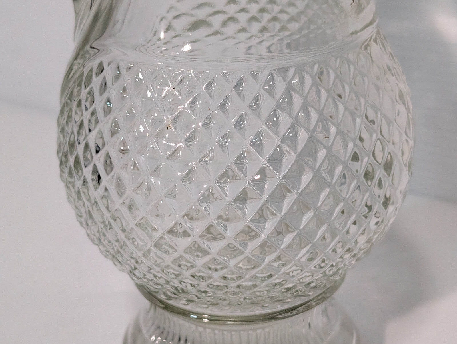 Vintage Mogen David 1976 Crystal Clear Glass Wine Decanter Vase Diamond Design