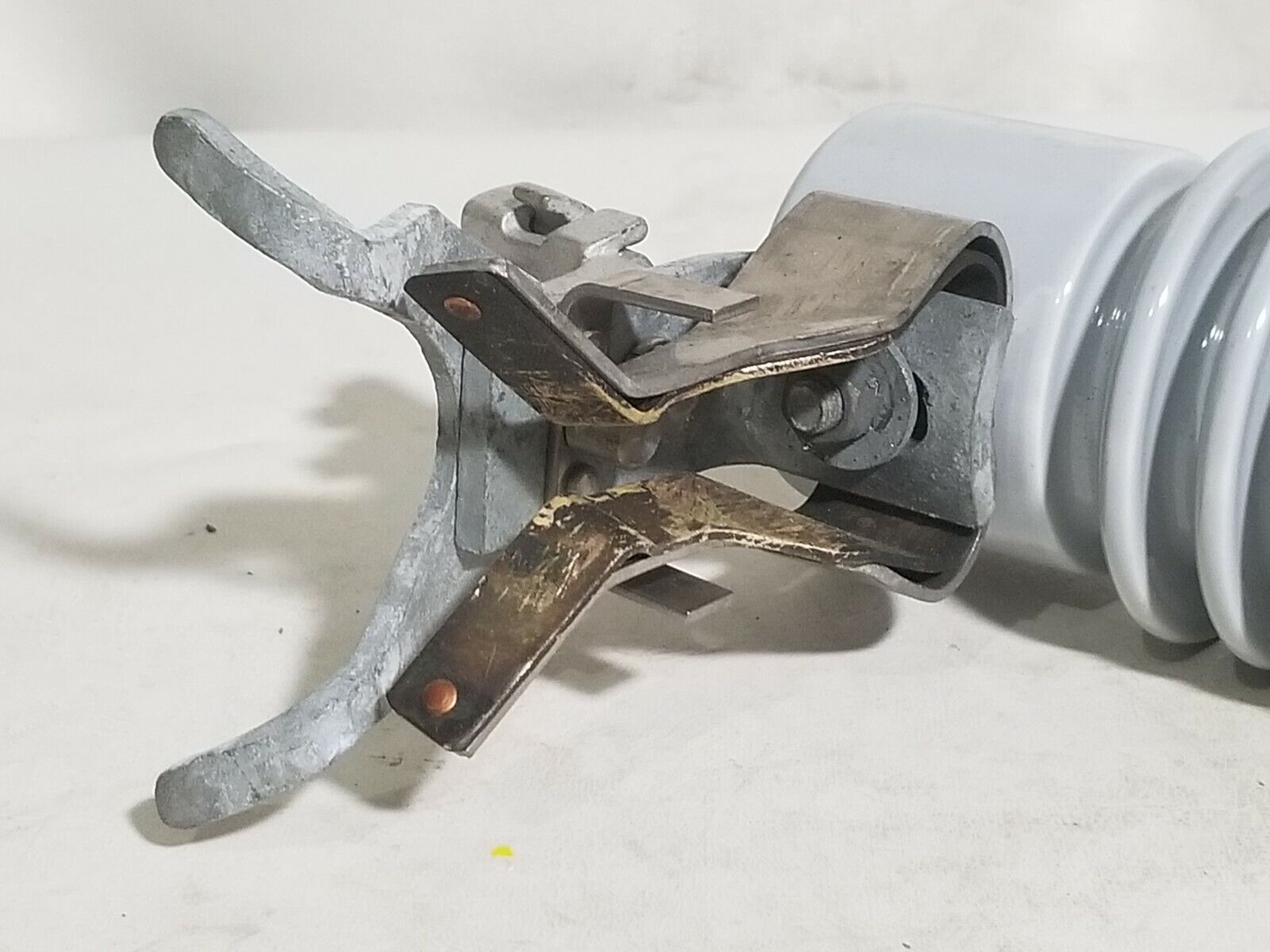 McGraw-Edison S1 Cutout 7.8/15kV GRD. Y 100/200A 95KV B.I.I. - Free Shipping