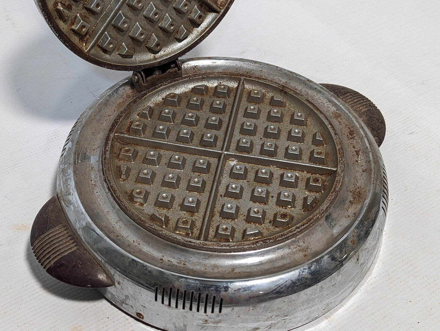 Vintage General Electric 119W4 Waffle Iron