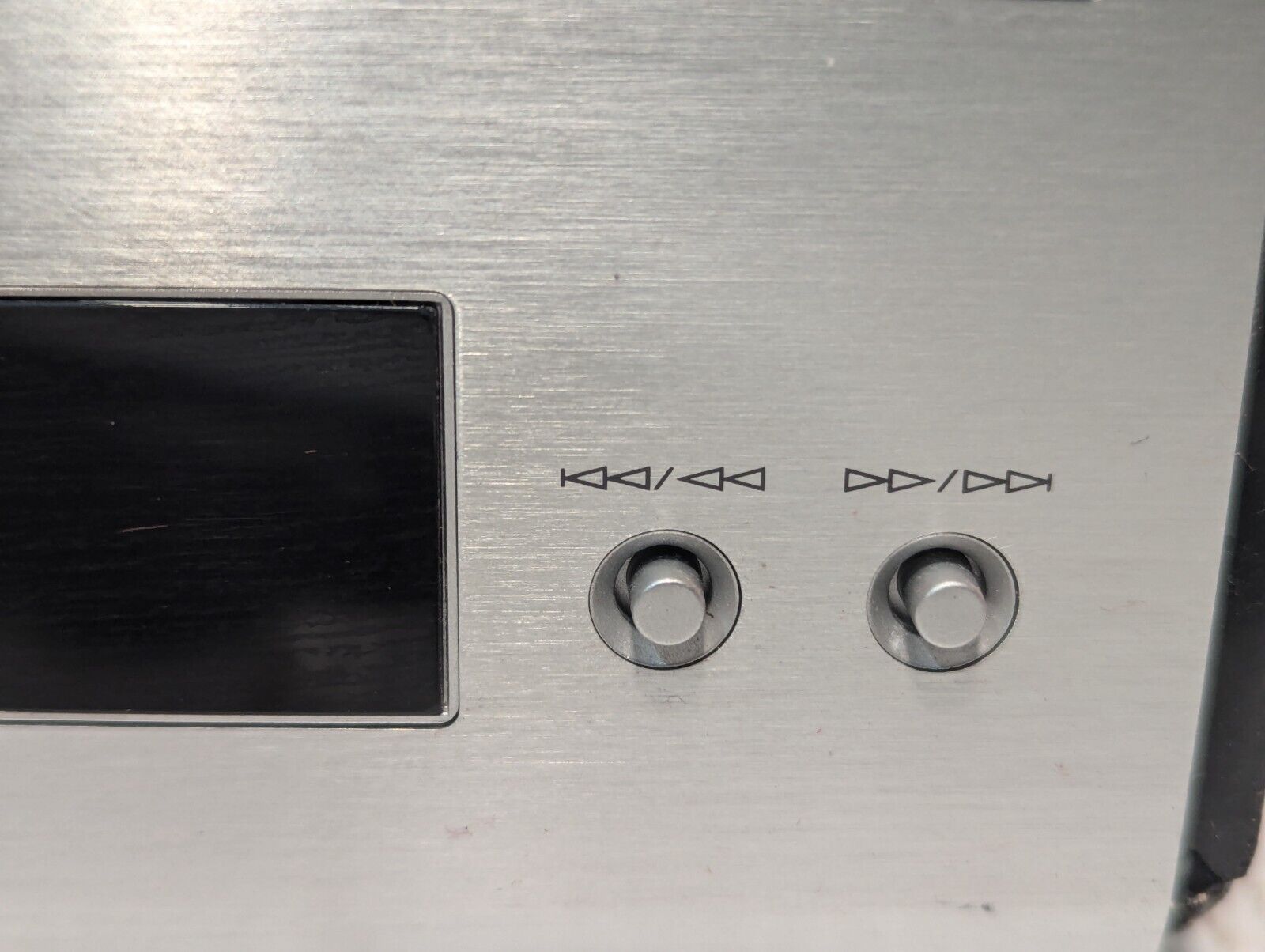 Yamaha DVD-E810 Progressive Scan DVD Player - Free Shipping