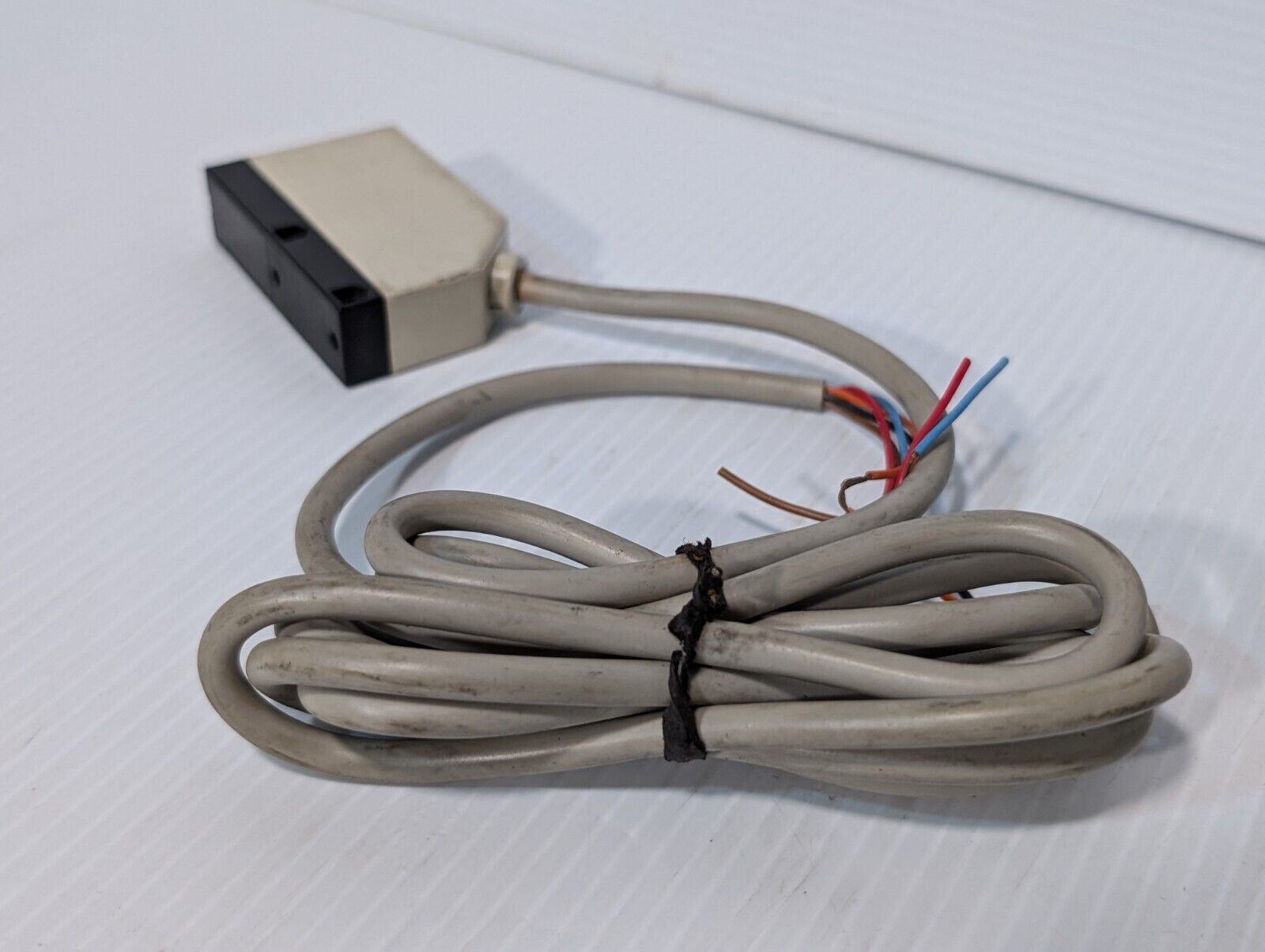 Telemecanique XUL-M06031 Photoelectric Sensor, 250 V Max, as pictured