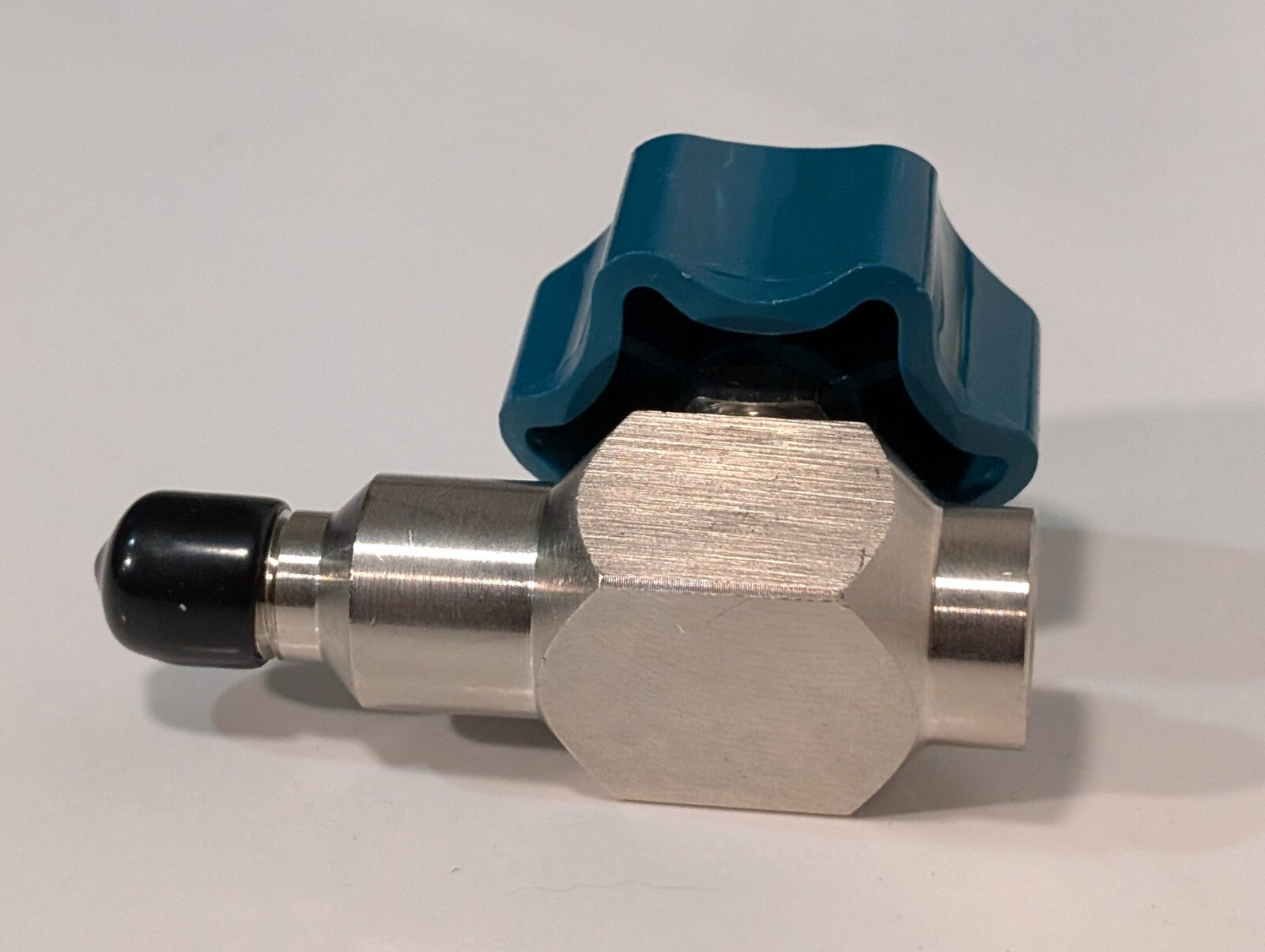 [2] Airgas Diaphragm Valve Brass 3500psi 2-Way