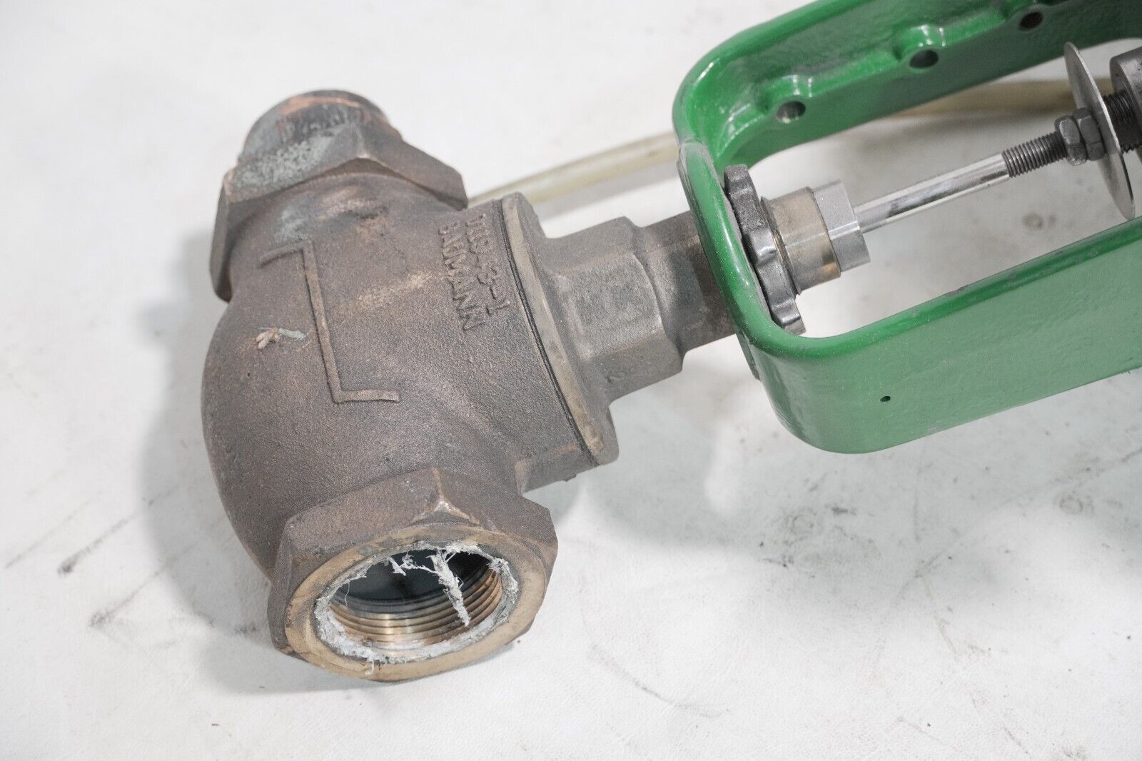 Baumann 24548 brass control valve, NPS 1-1/2, CL250, 3-10PSI bench range