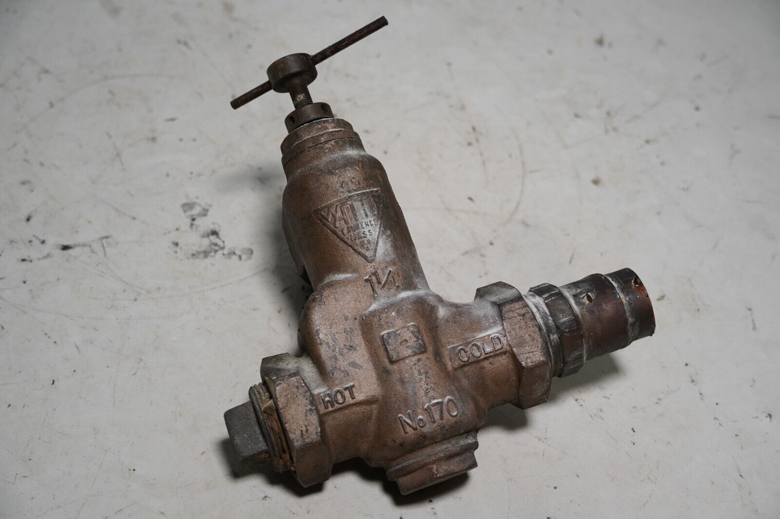 Watts No170 1-1/4" Hot/Cold Mixing Valve Brass
