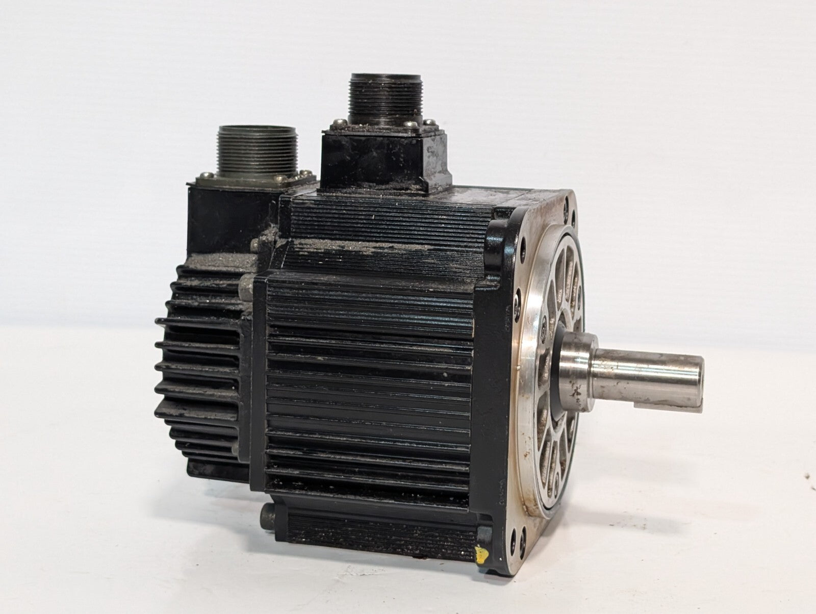 Yaskawa SGMG-05A2AB AC Servo Motor 450W 1500RPM 3.8A 200V Continuous