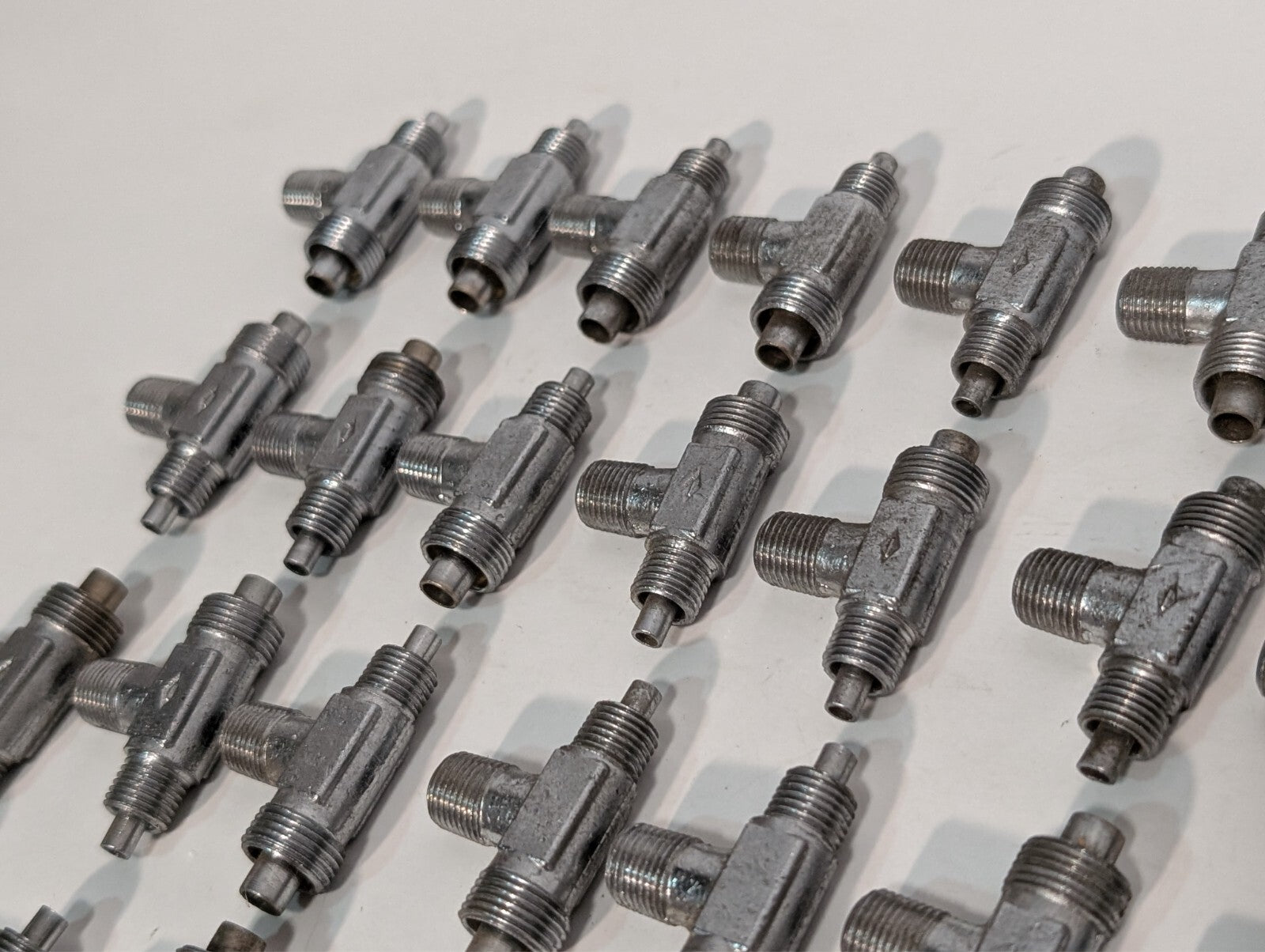 (5) Steel Tee Flared Hydraulic Tube Pipe Thread Fitting