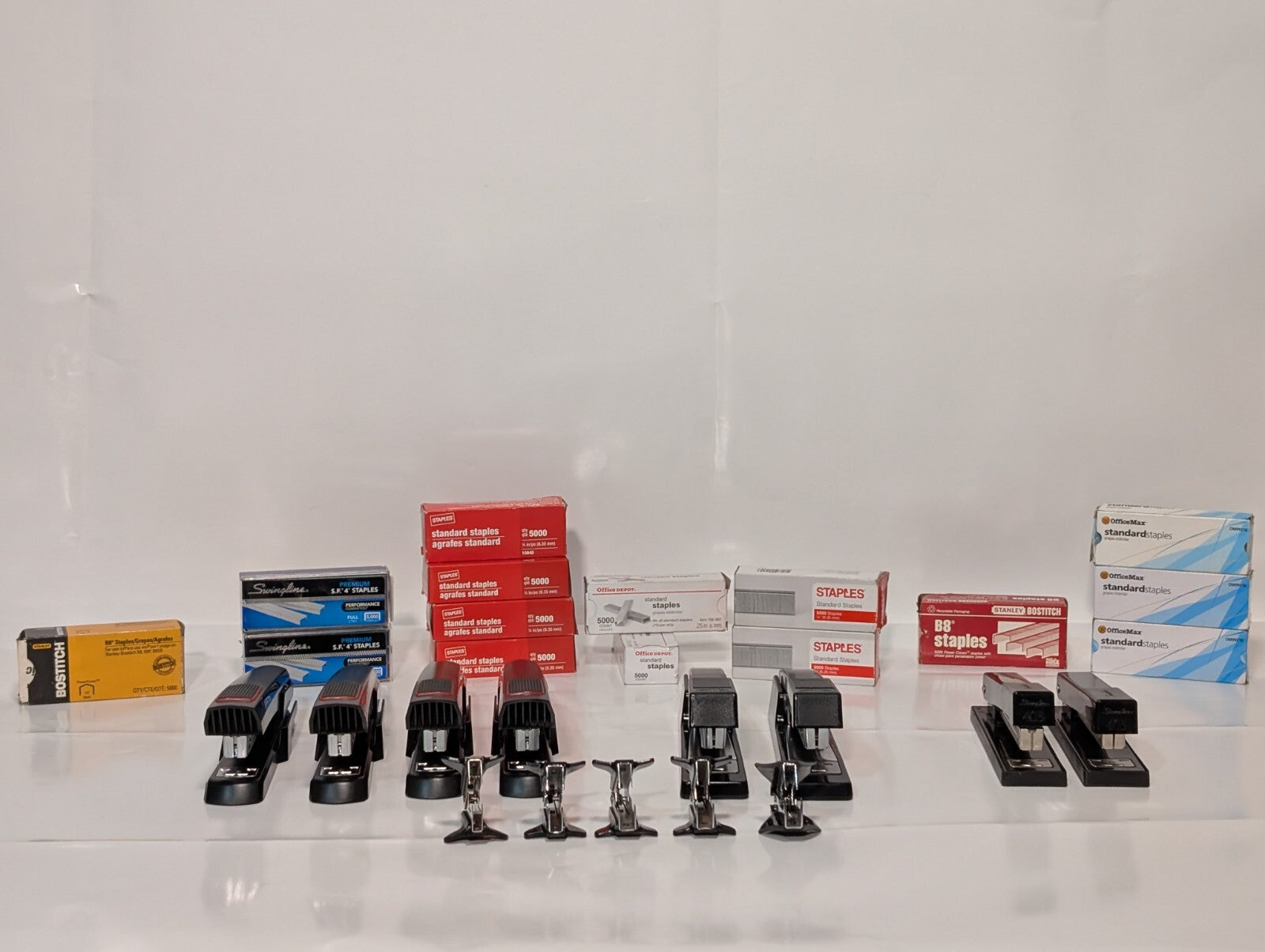 Staples Staplers Removers and Standard Staples, see photos