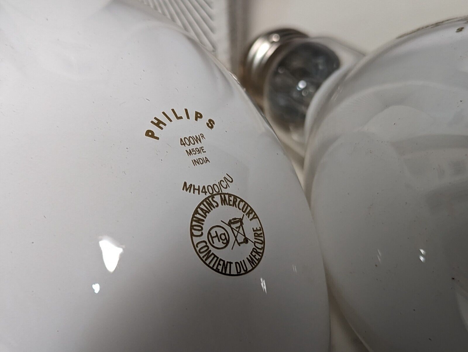 Lot of 2 Phillips MH400/C/U metal halide bulbs, 400W
