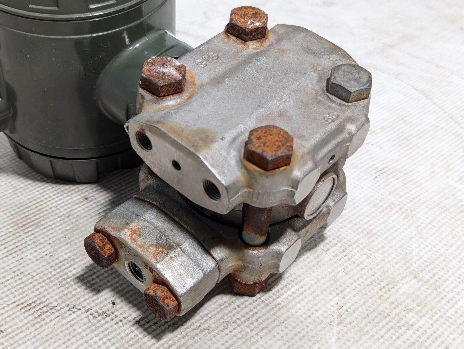 Yokogawa Uni 43F-SBS3/FMF1 pressure transmitter, 24VDC in, 0-400PSIG, 500PSI MWG