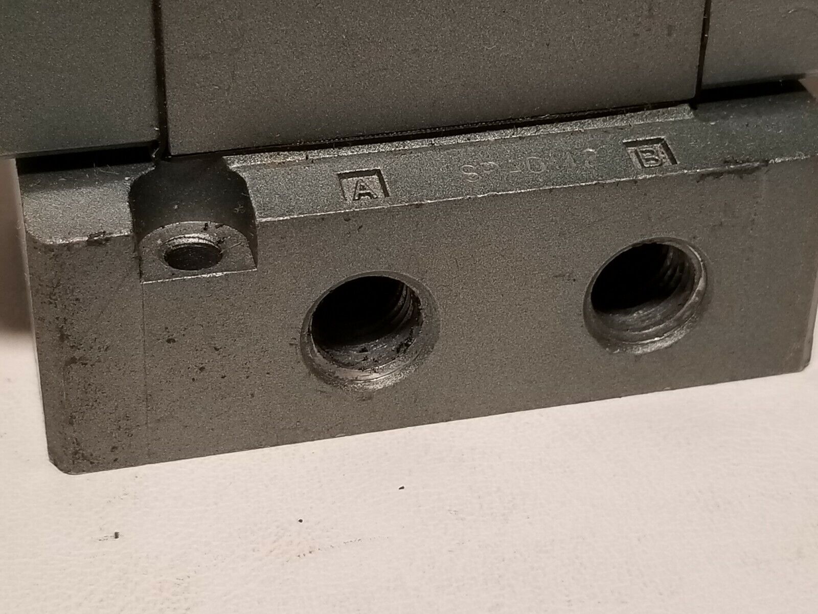 SMC Pneumatics directional air valve NVSH4214-000