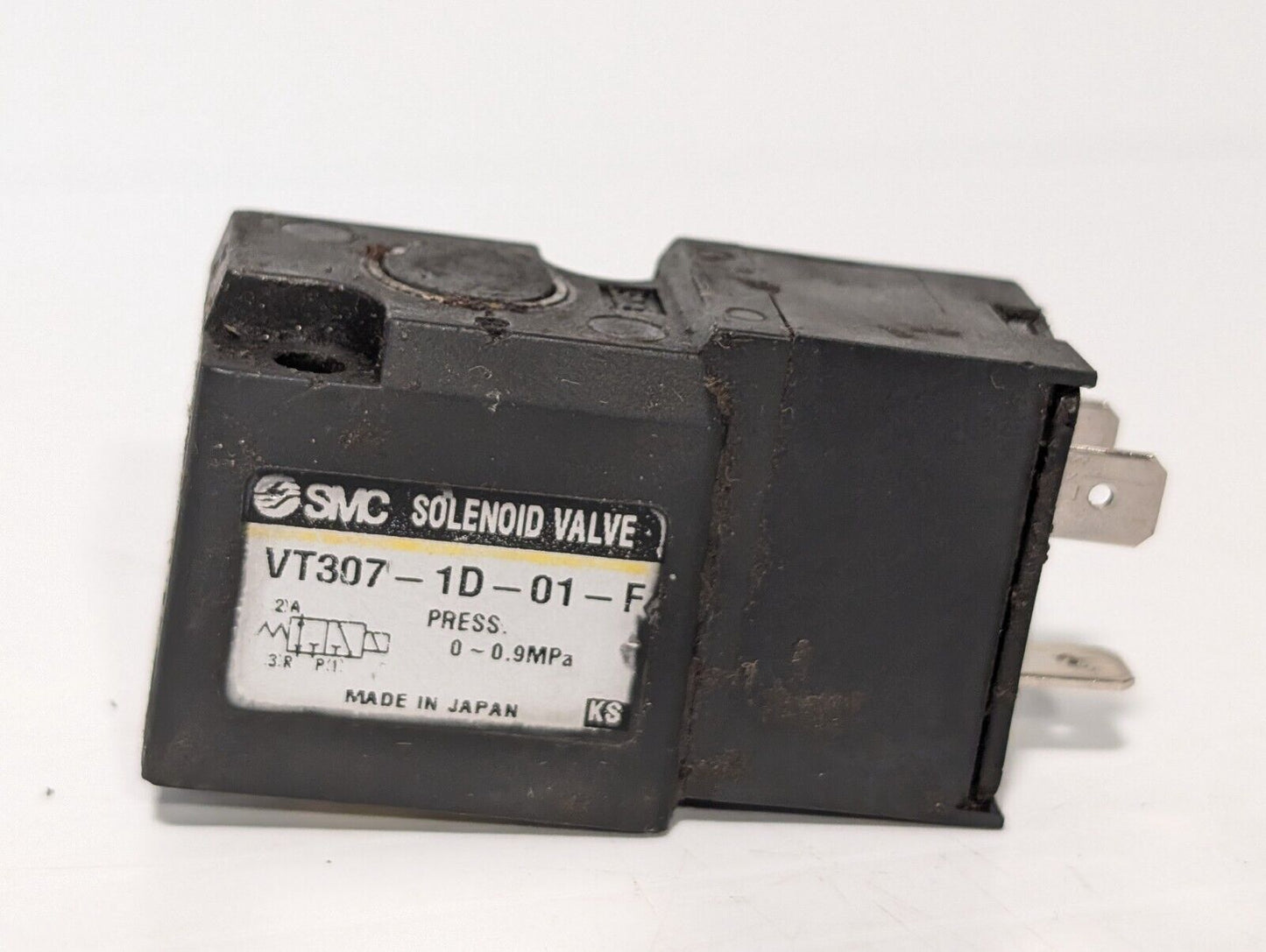 SMC VT307-1D-01-F Solenoid Valve Coil, 2 Bolt, 26V, 100VAC 50/60Hz, DC21-26V