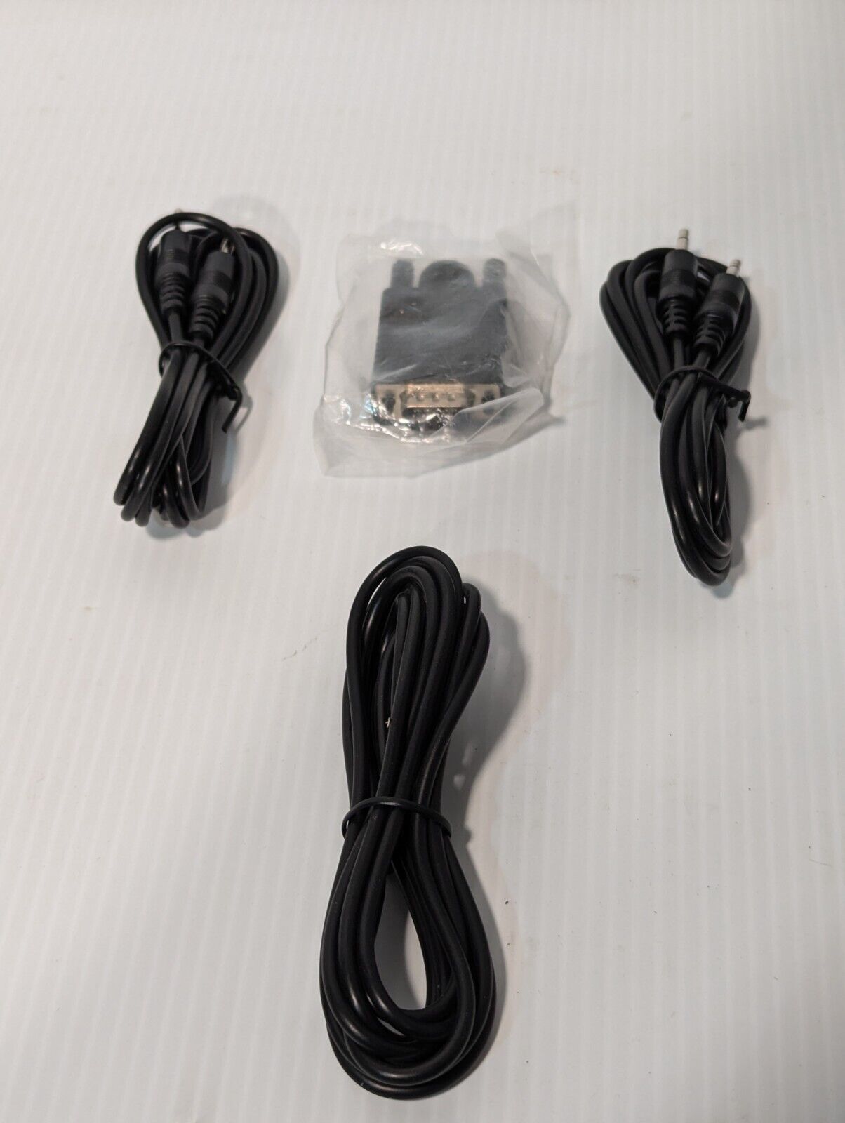 Lot of 1x VGA Termination Plug and 3x 3.5mm Mini Phono Plugs - Free Shipping