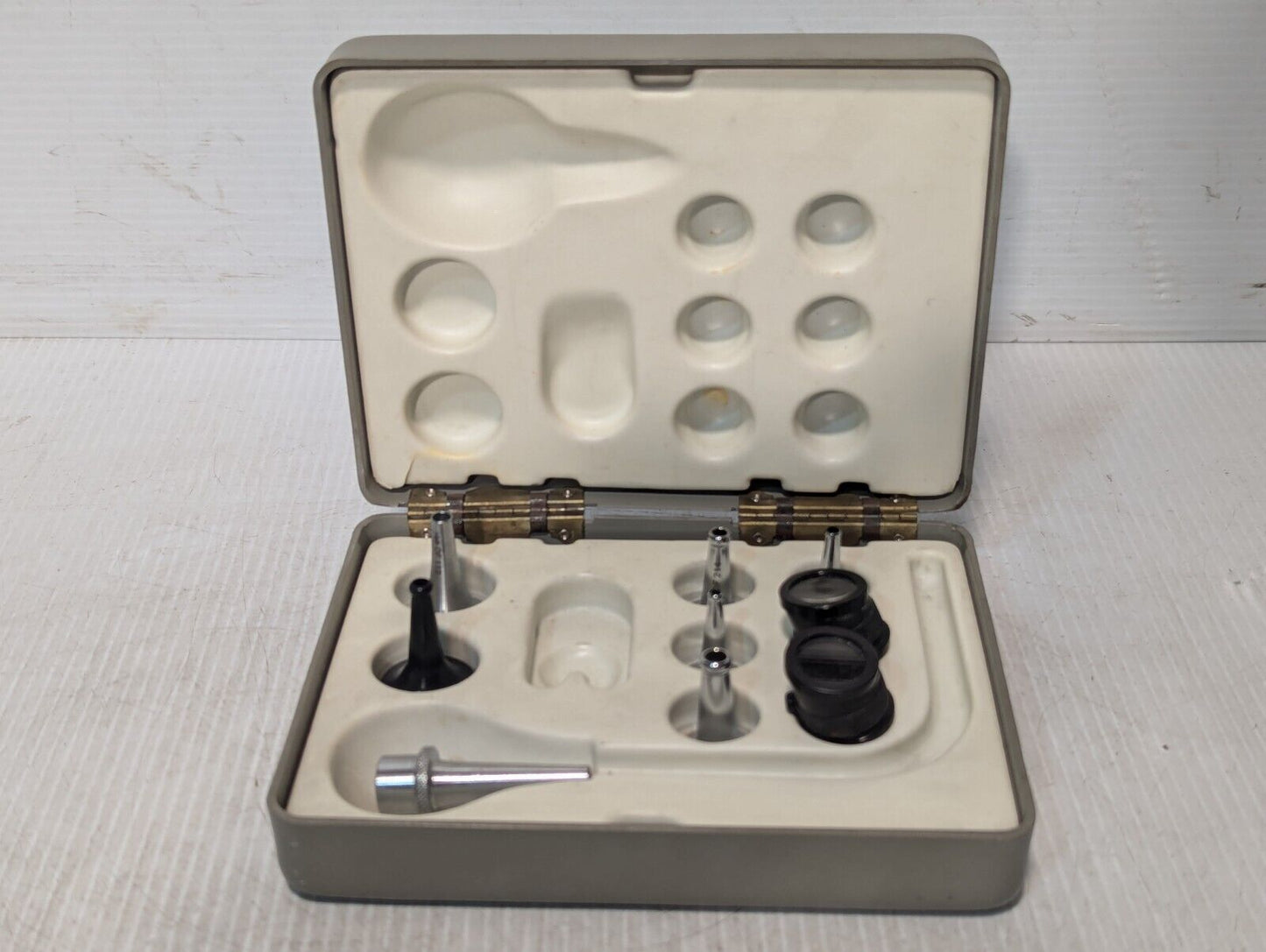 Storz N0300 aural magnifier set with specula and case as pictured- Free Shipping