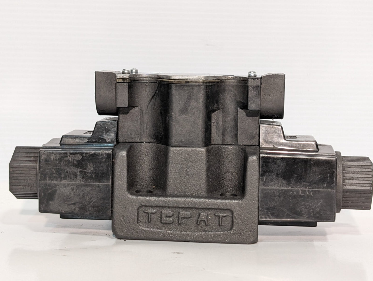 Yuken DSG-03-3C4-A120-5090 Directional Hydraulic Solenoid Valve