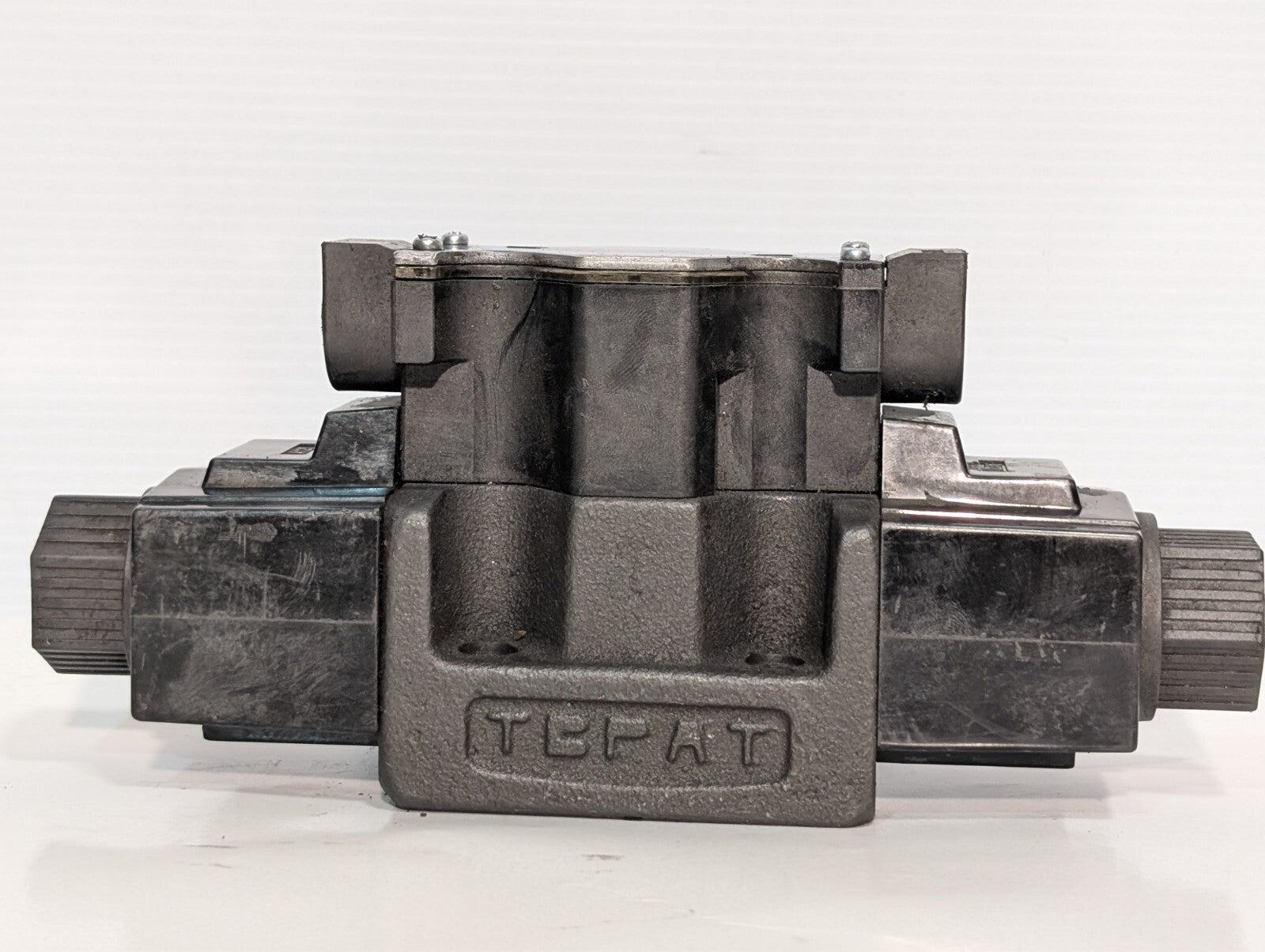 Yuken DSG-03-3C4-A120-5090 Directional Hydraulic Solenoid Valve