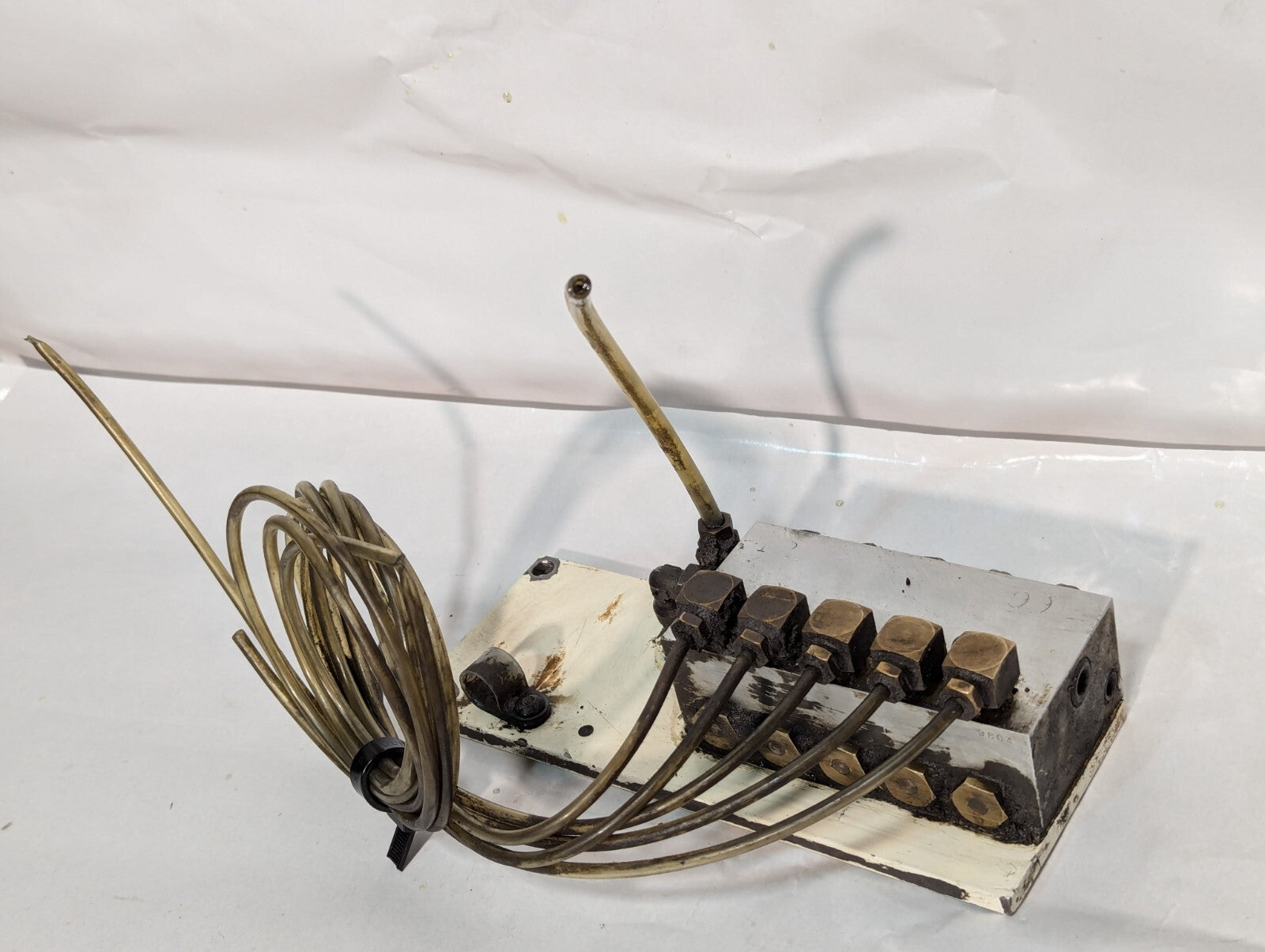 Unidentified Manifold Assembly