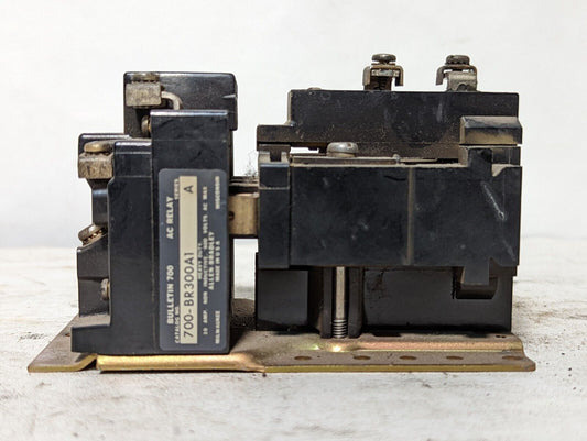 Allen Bradley 700-BR300A1 AC relay, 600VAC, 10A max, 76A86 110/120V coil