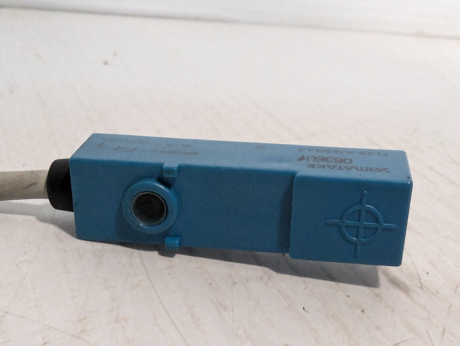 Yamatake Azbil FL2S-4J6SD-L3 Proximity Switch, 0636Uf -Free Shipping